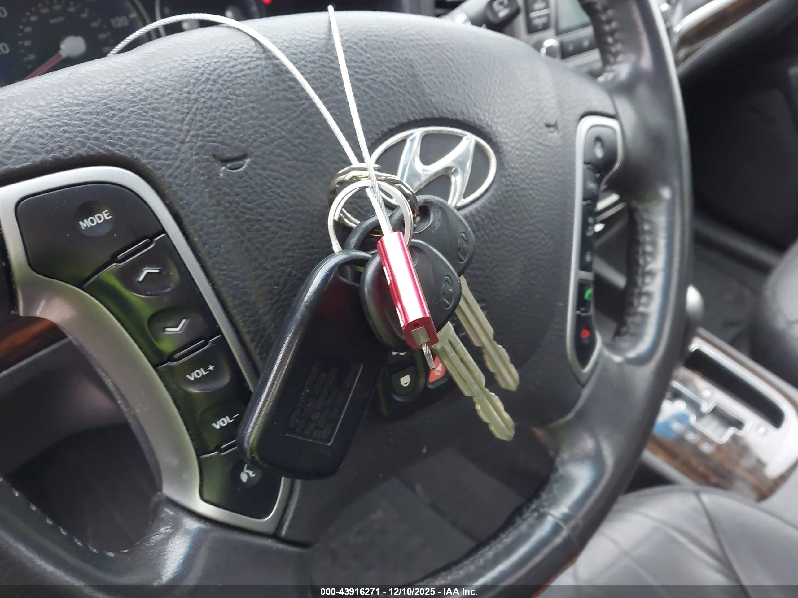 HYUNDAI SANTA image 11
