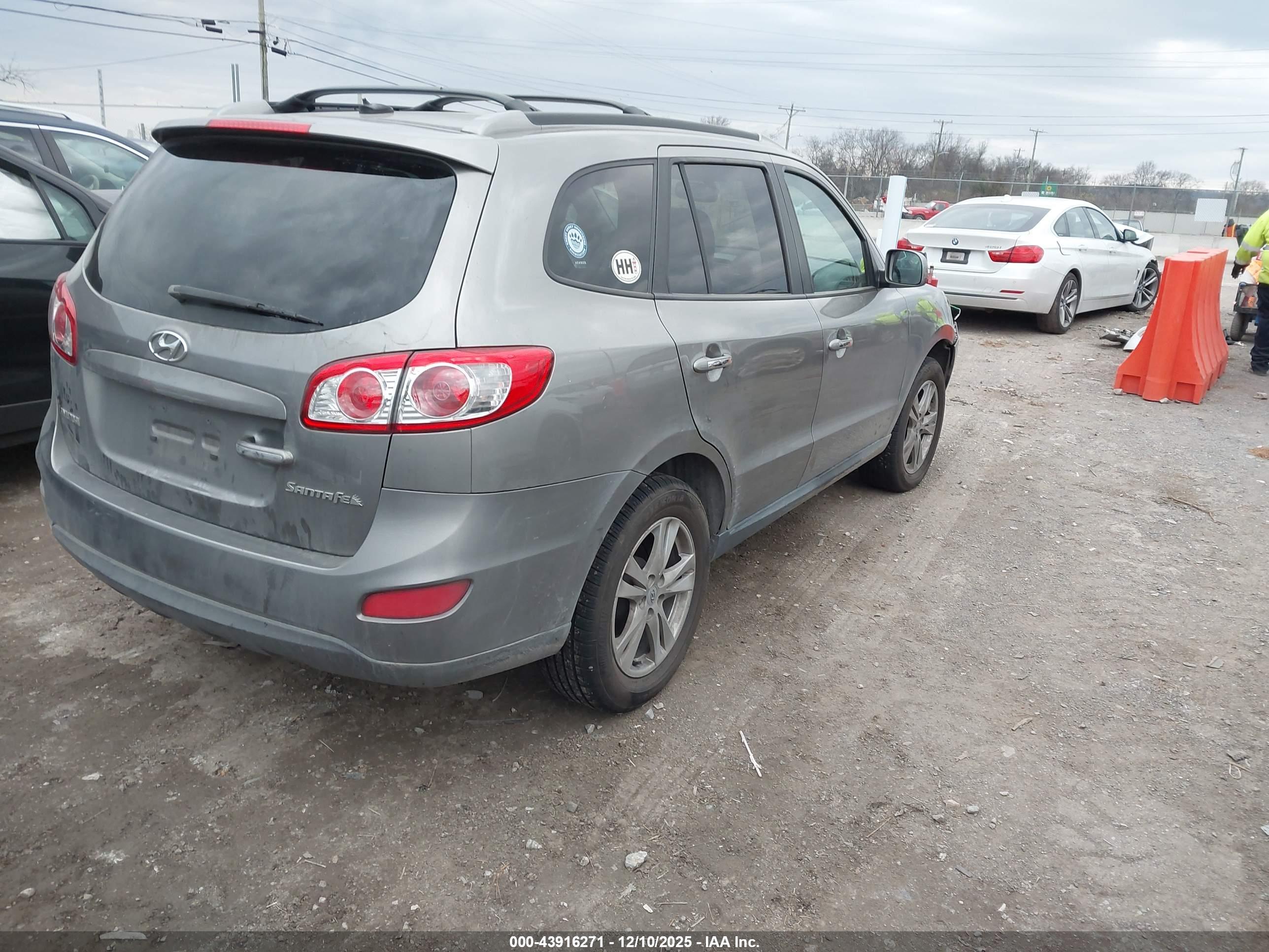 HYUNDAI SANTA image 4