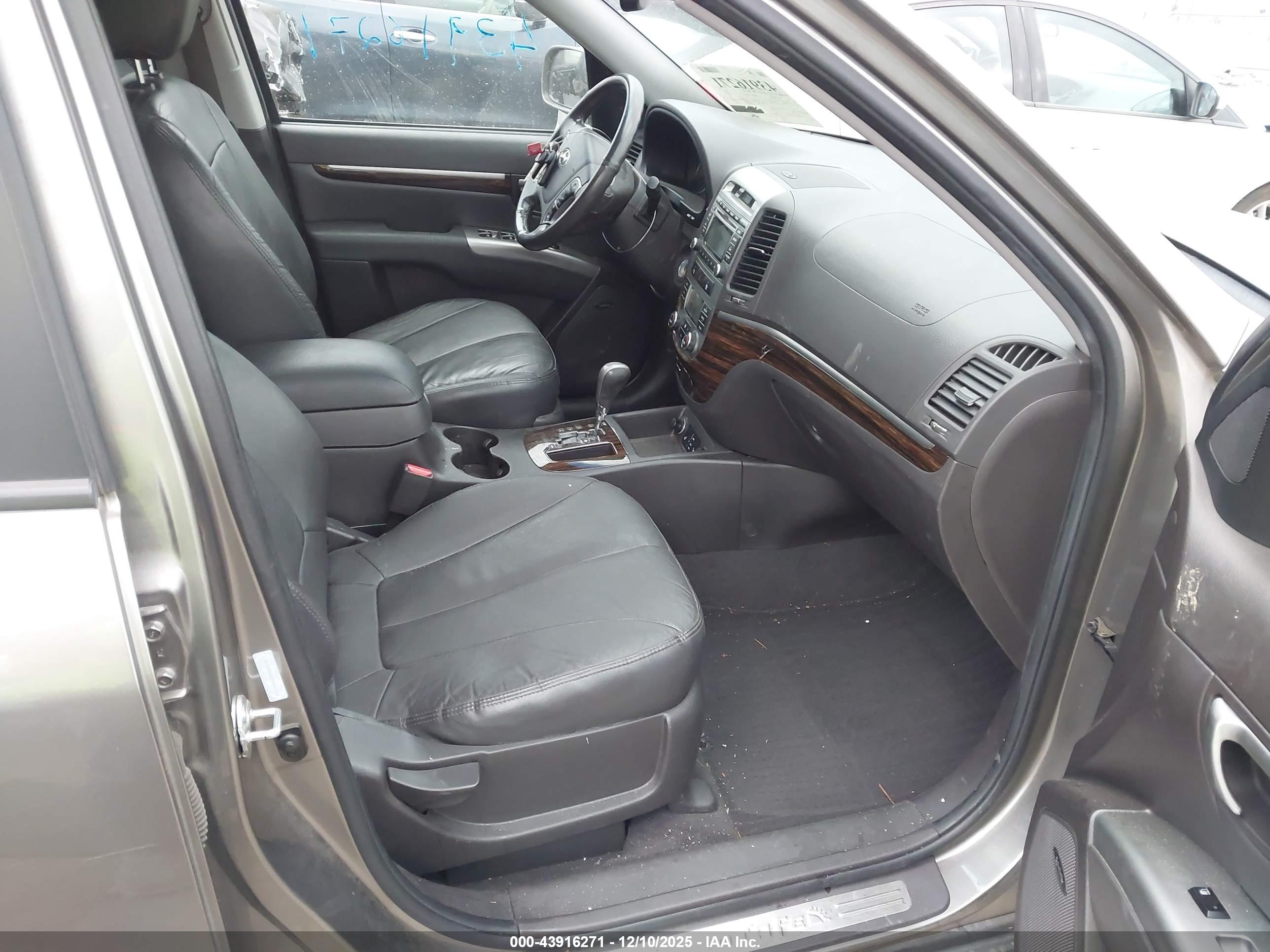 HYUNDAI SANTA image 5