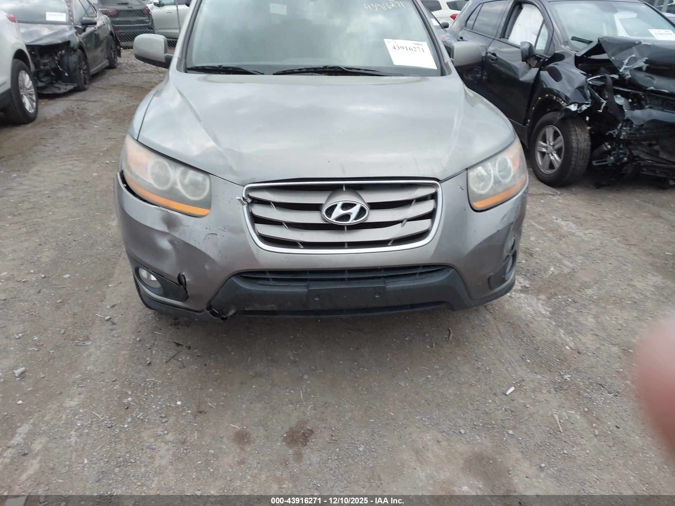 HYUNDAI SANTA image 6