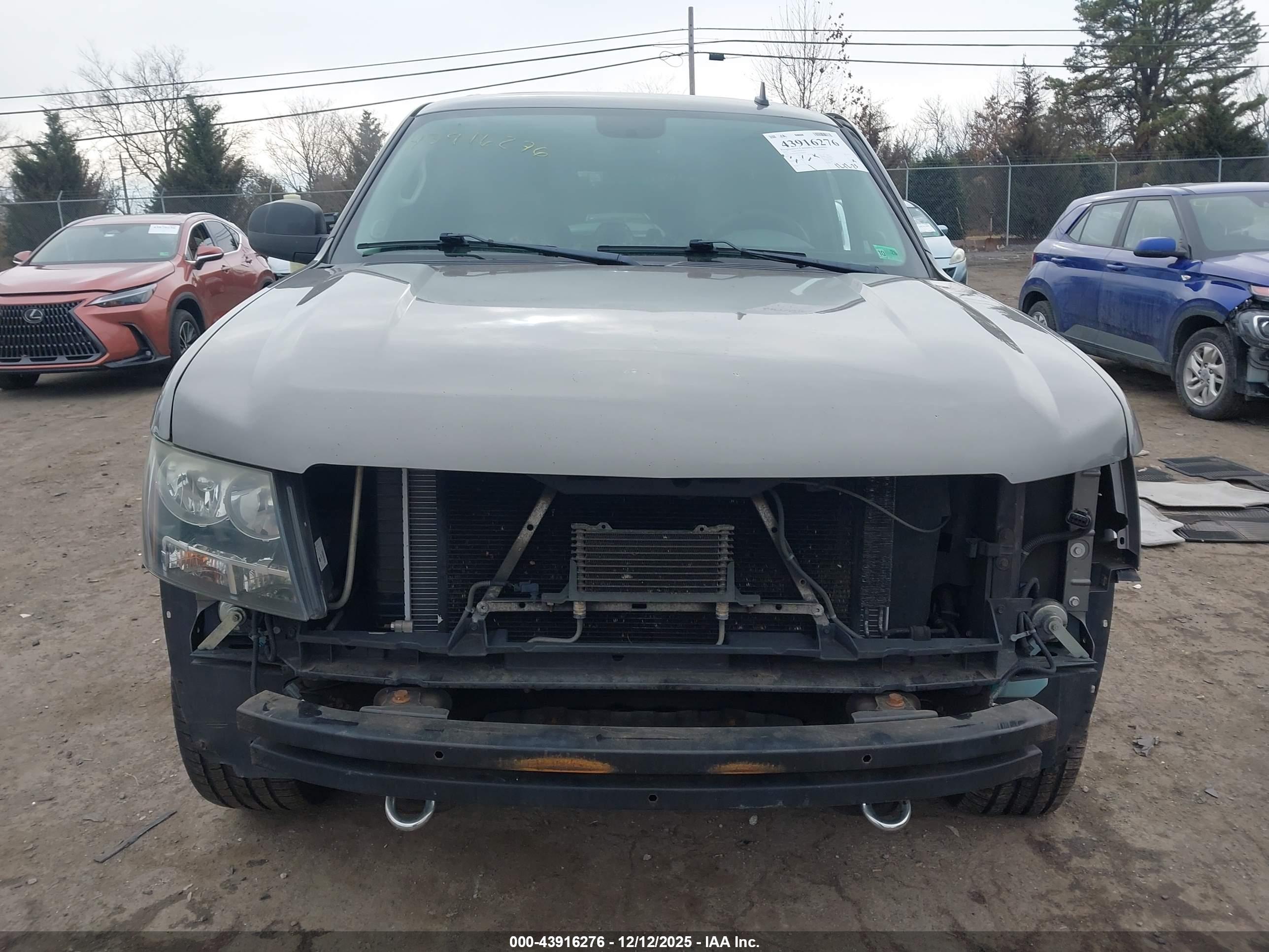 CHEVROLET TAHOE image 6