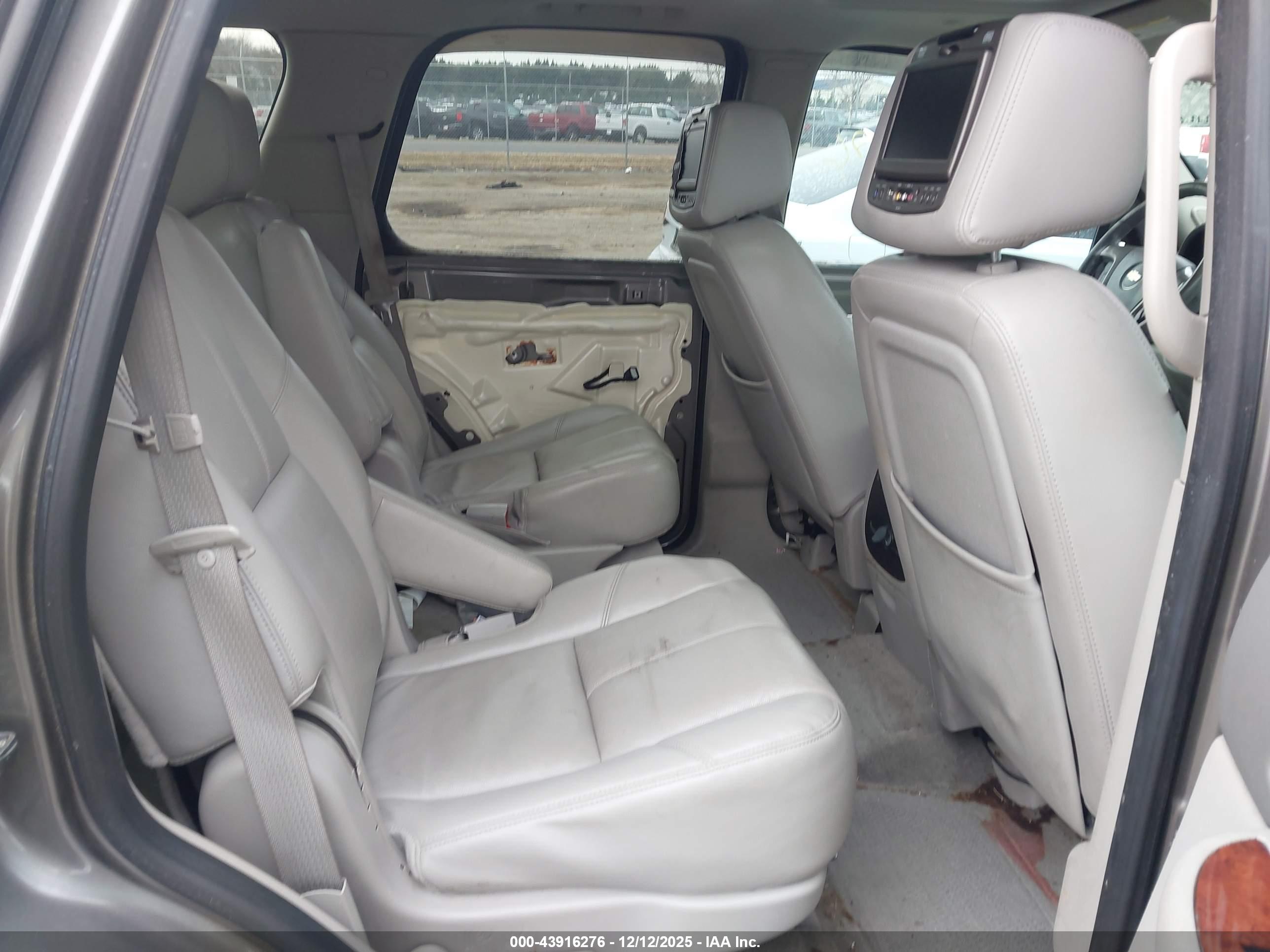 CHEVROLET TAHOE image 8