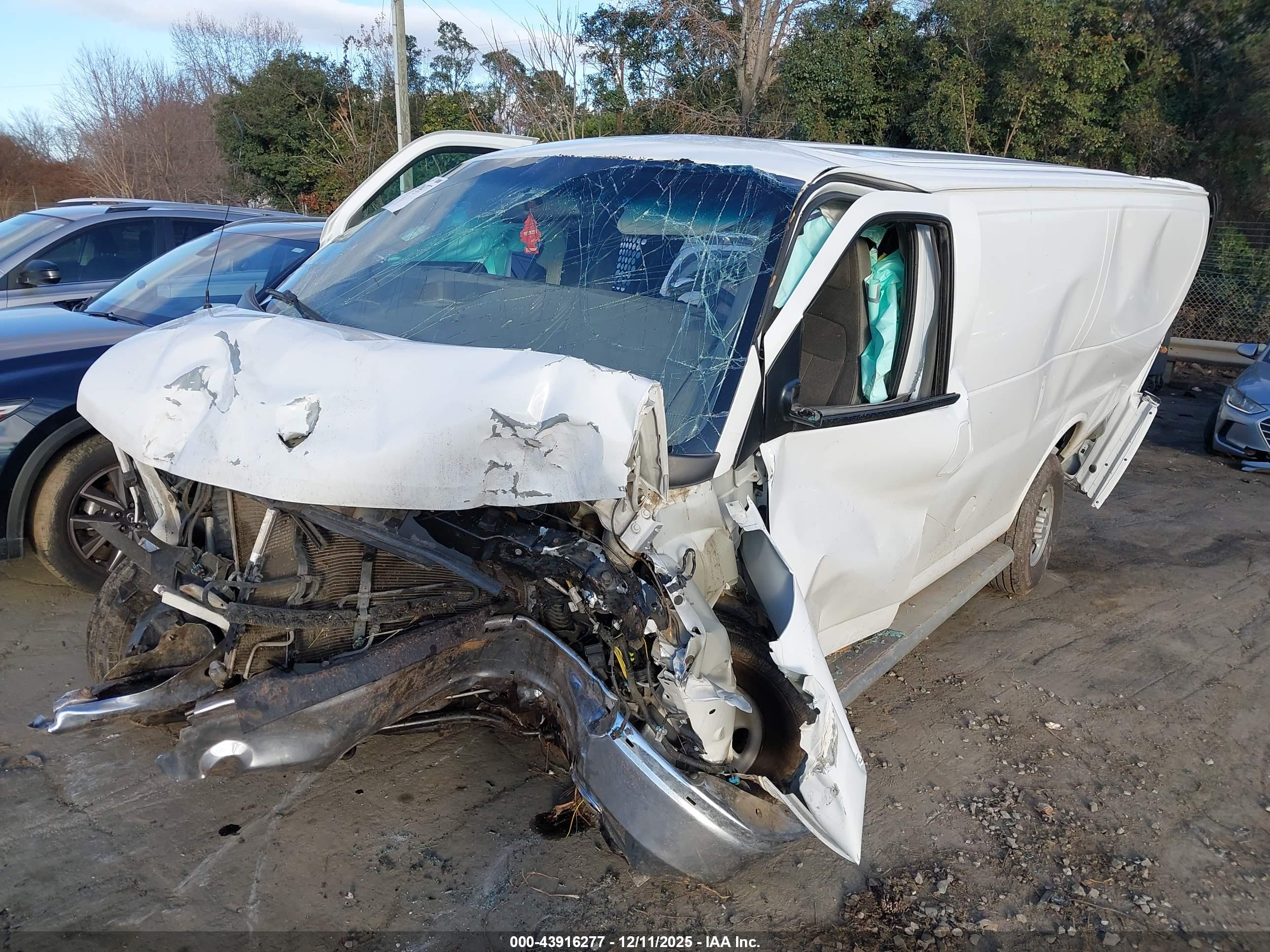 CHEVROLET EXPRESS image 6