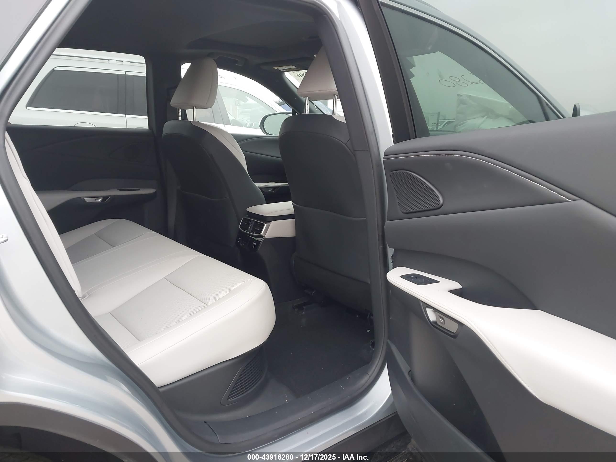 LEXUS RX image 8