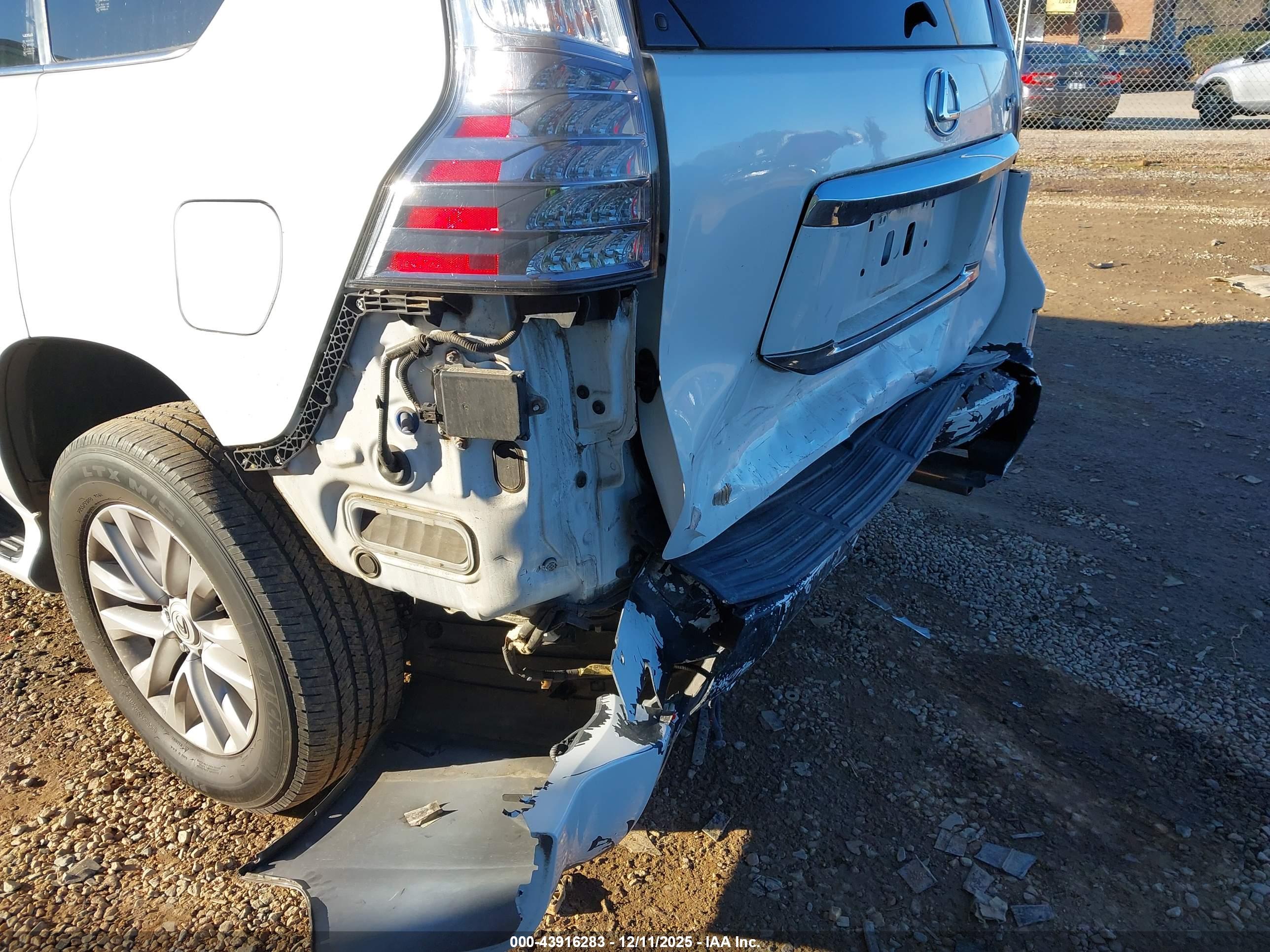 LEXUS GX image 6