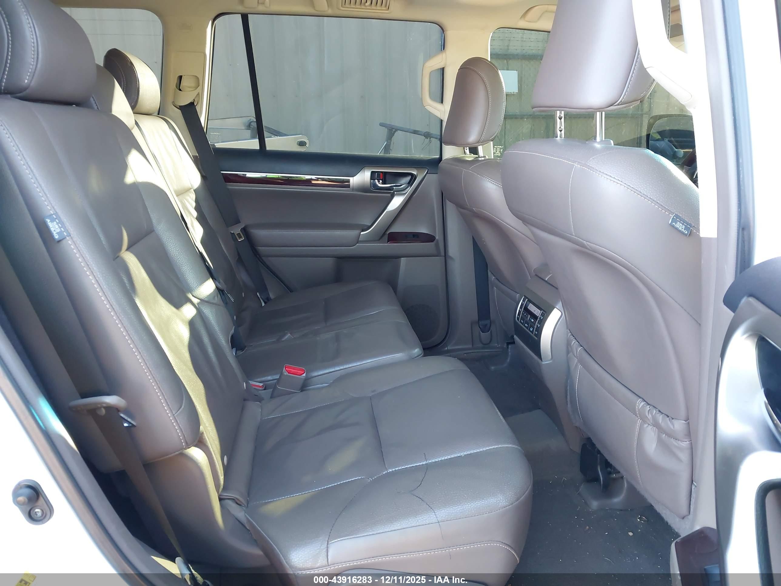 LEXUS GX image 8