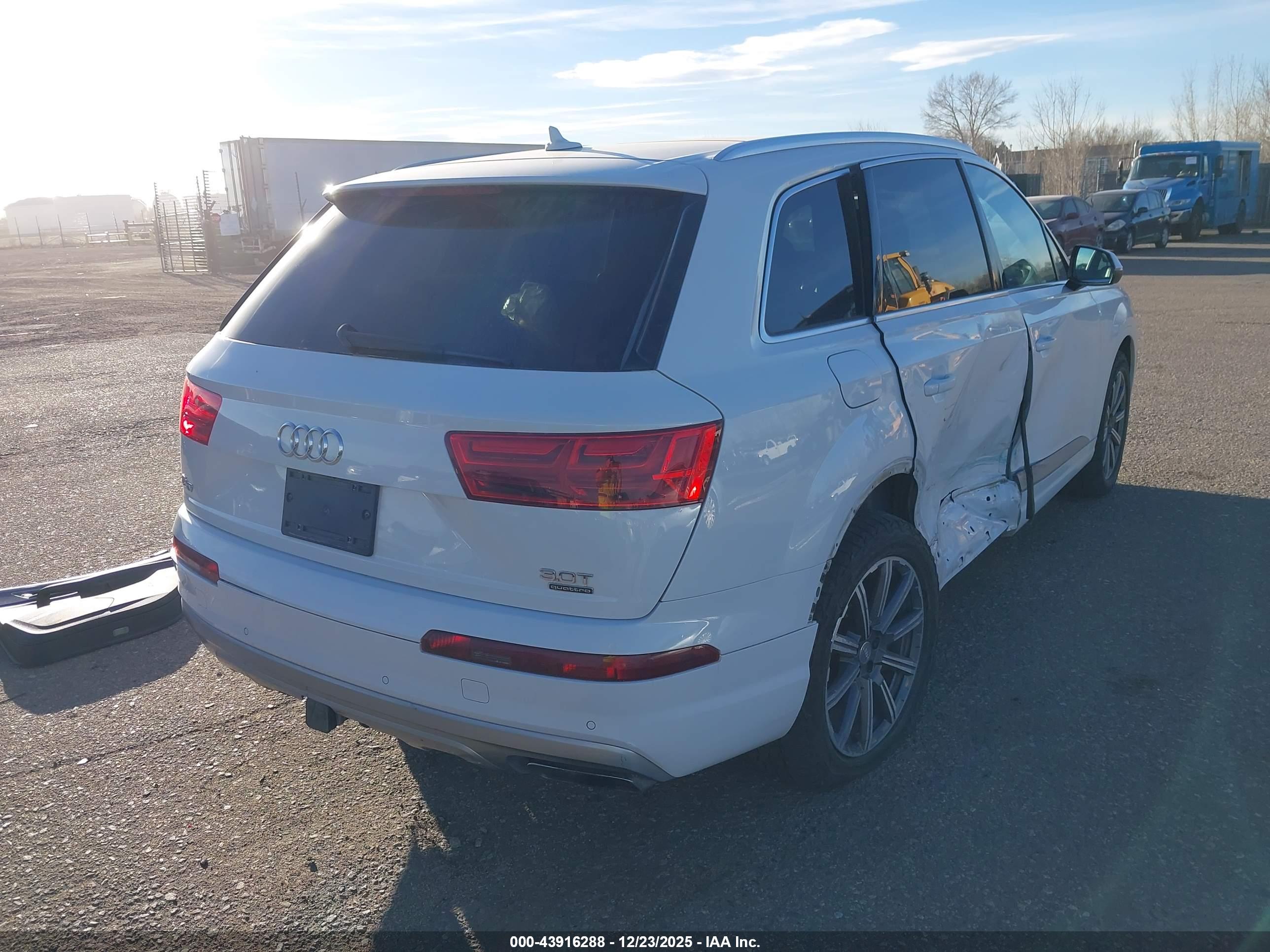 AUDI Q7 image 4