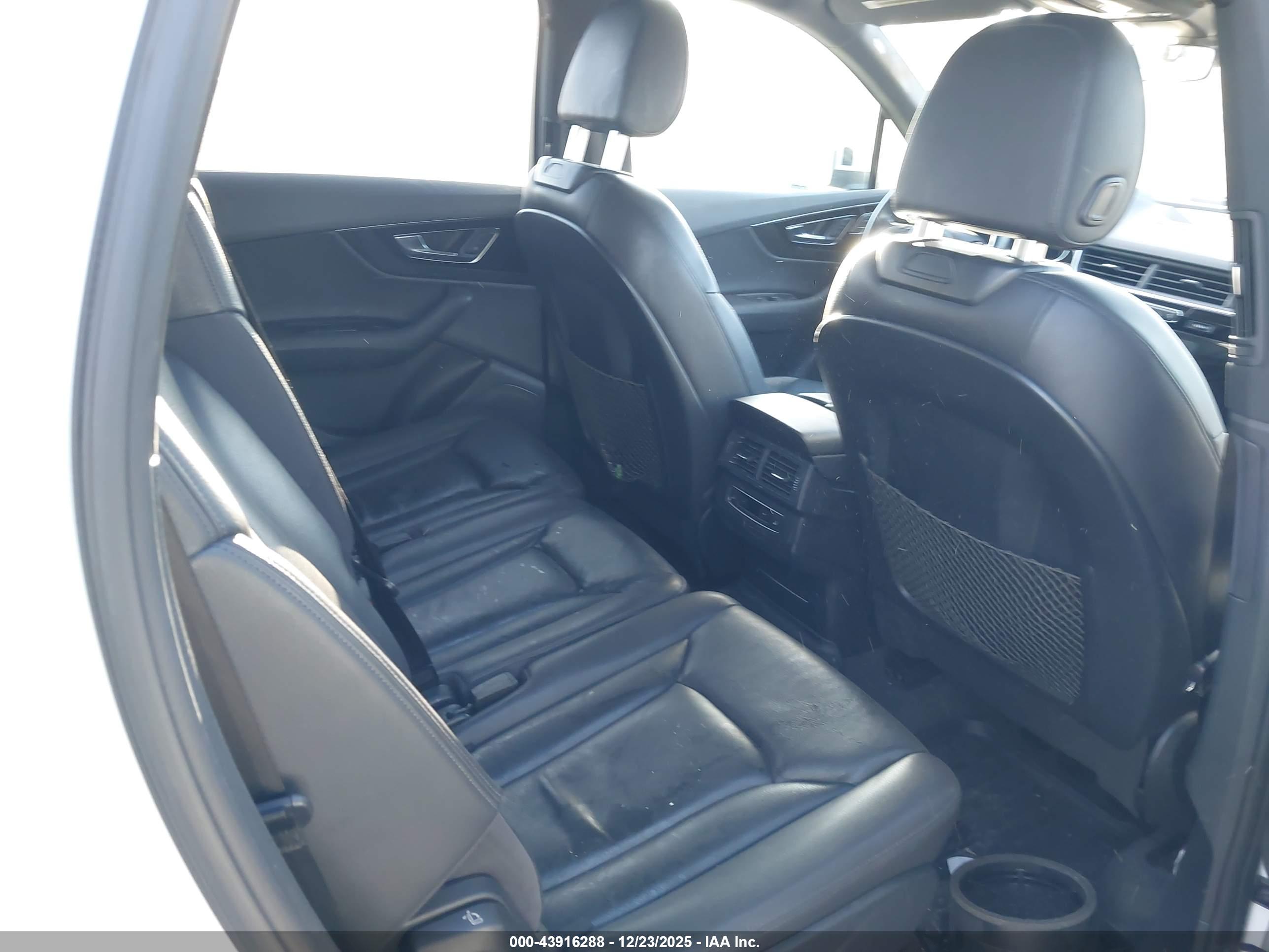 AUDI Q7 image 8