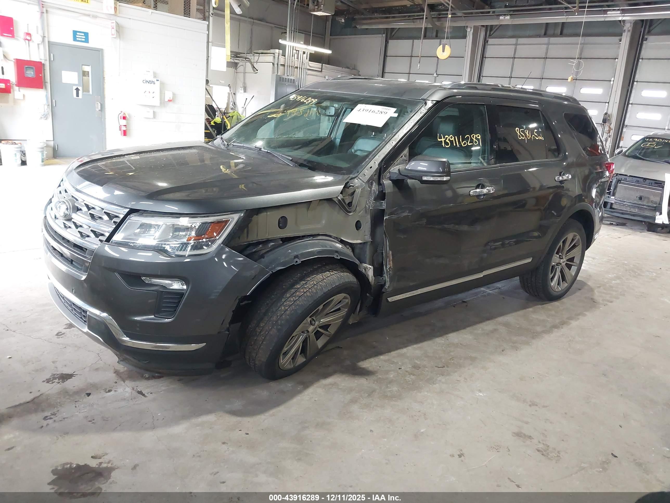 FORD EXPLORER image 2