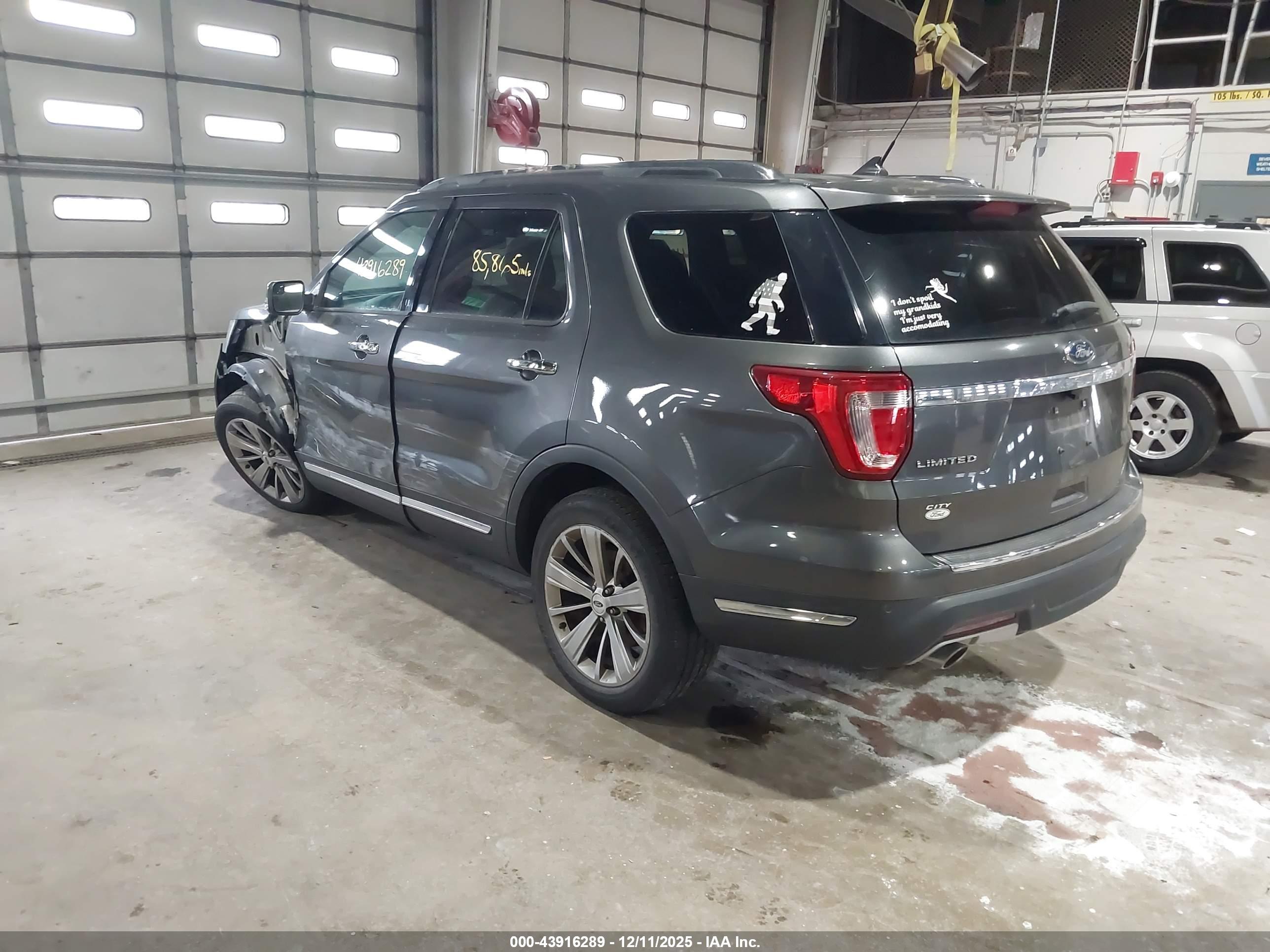 FORD EXPLORER image 3