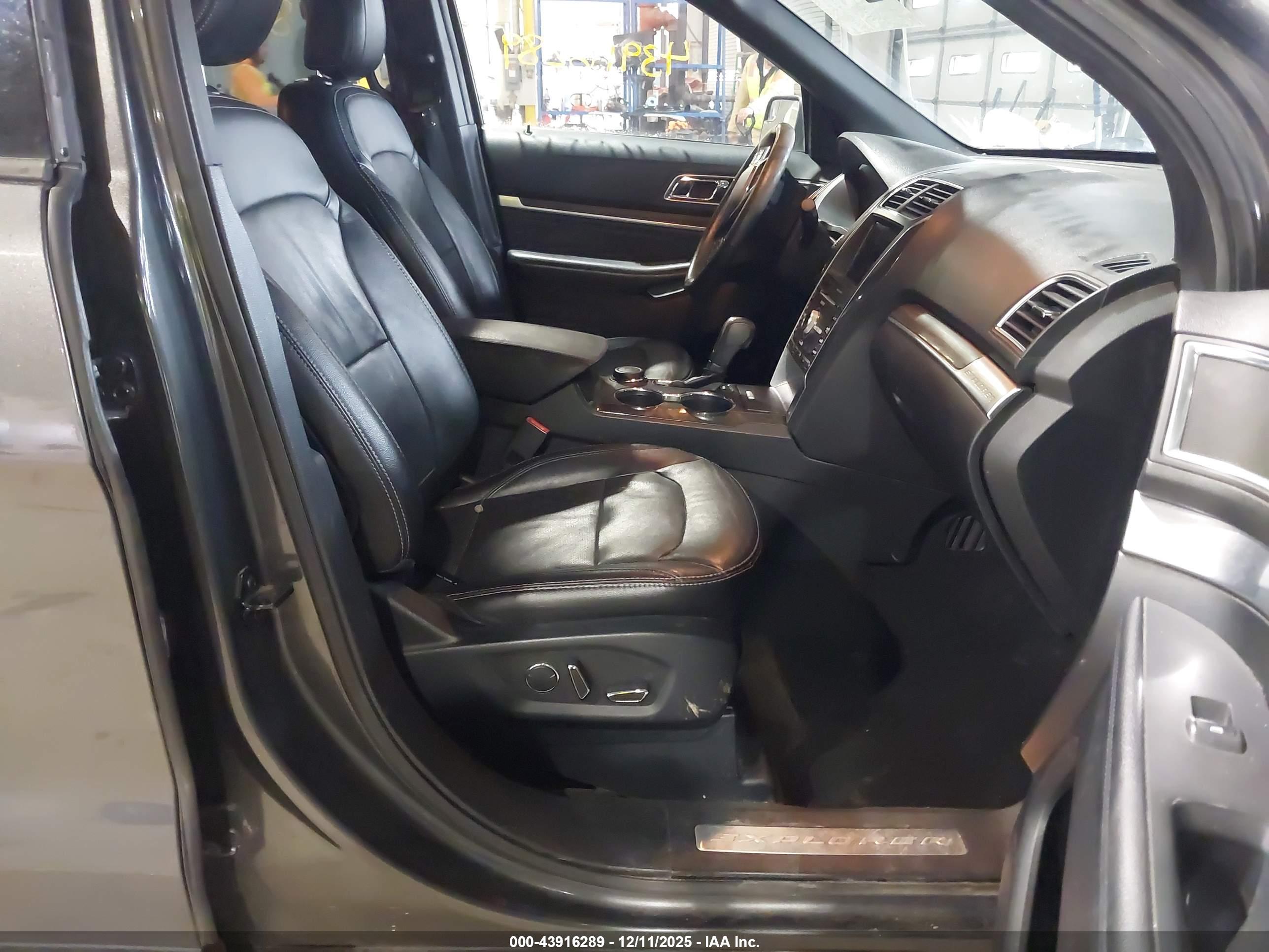 FORD EXPLORER image 5