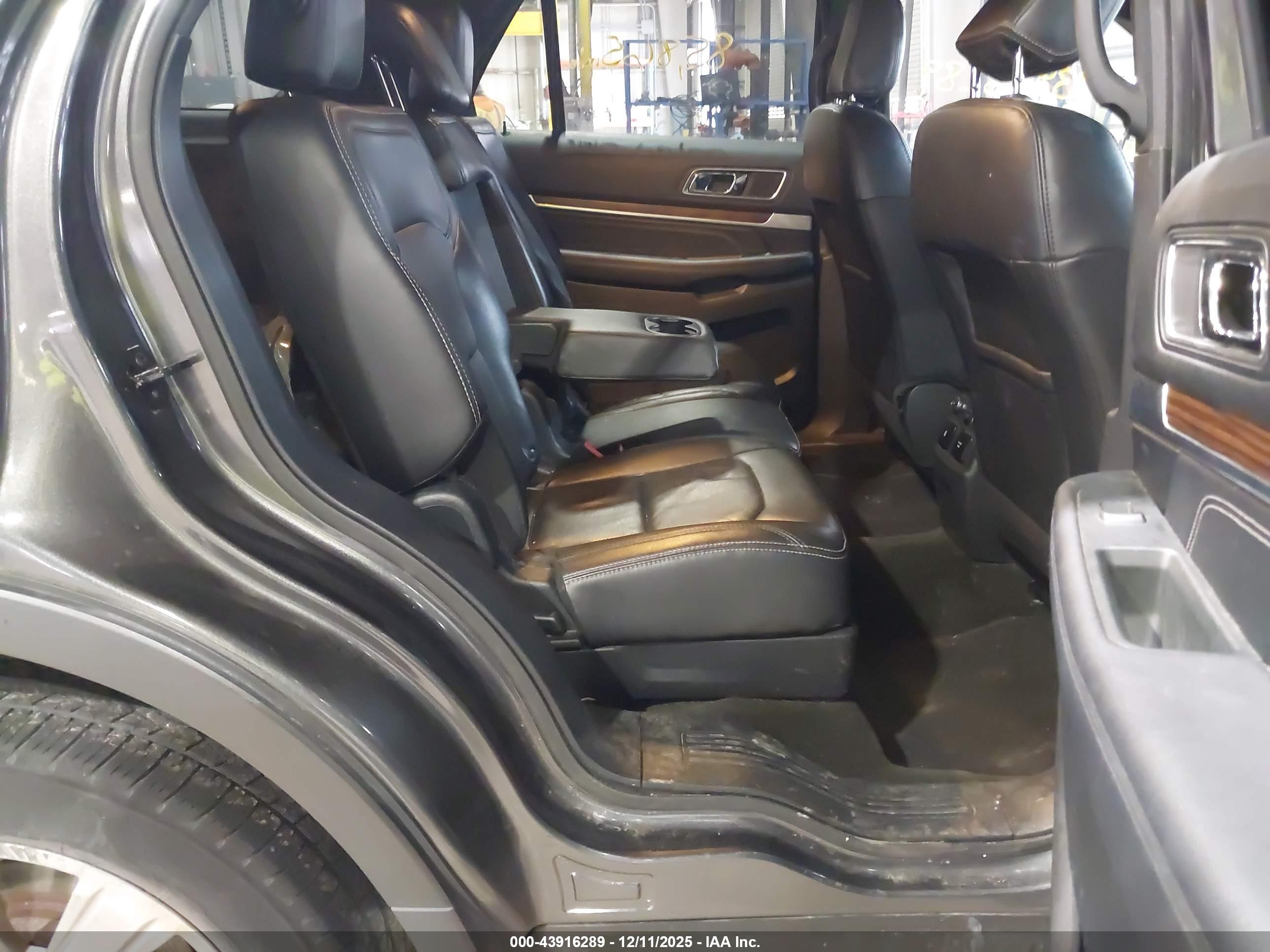FORD EXPLORER image 8