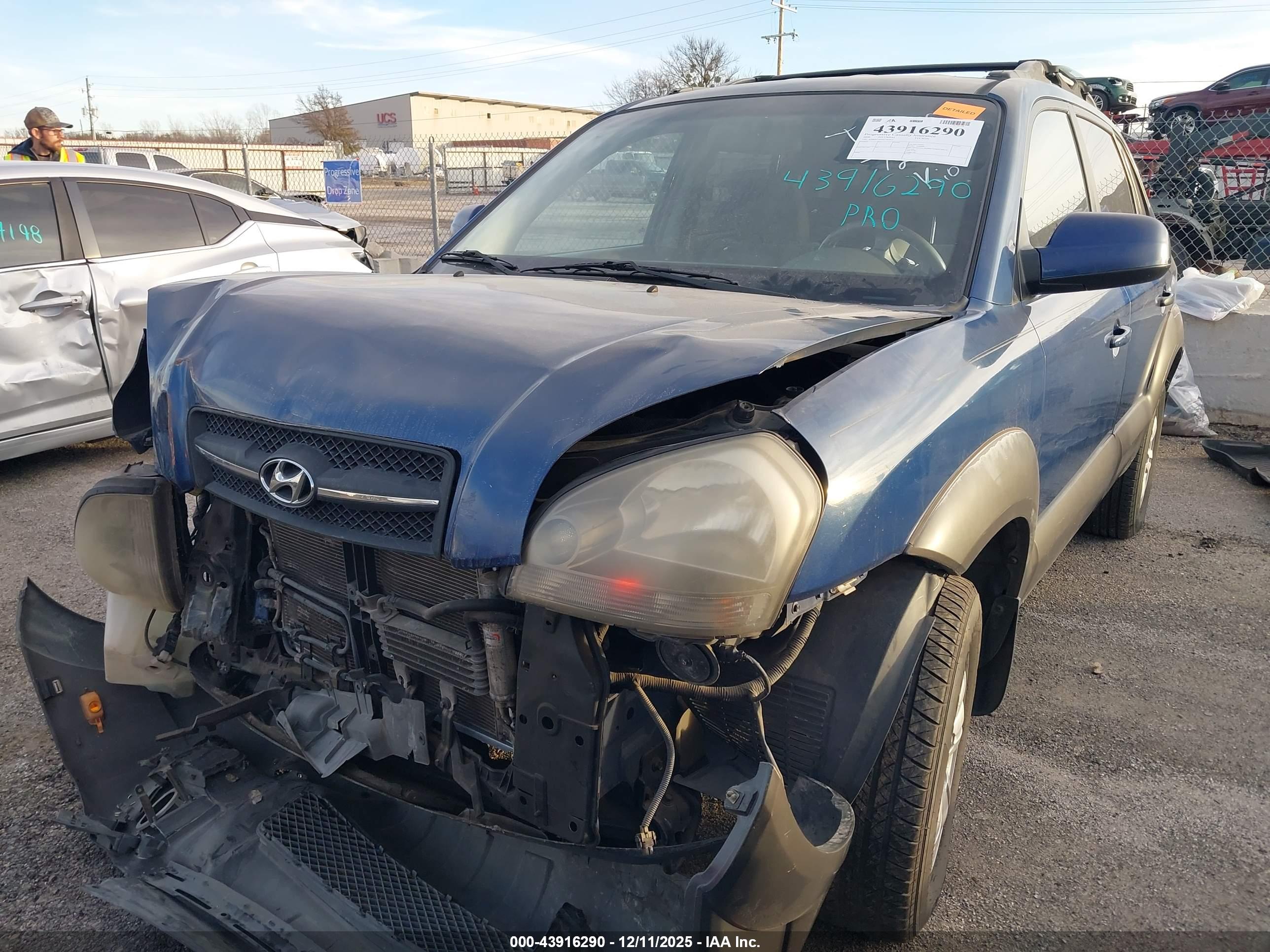 HYUNDAI TUCSON image 2