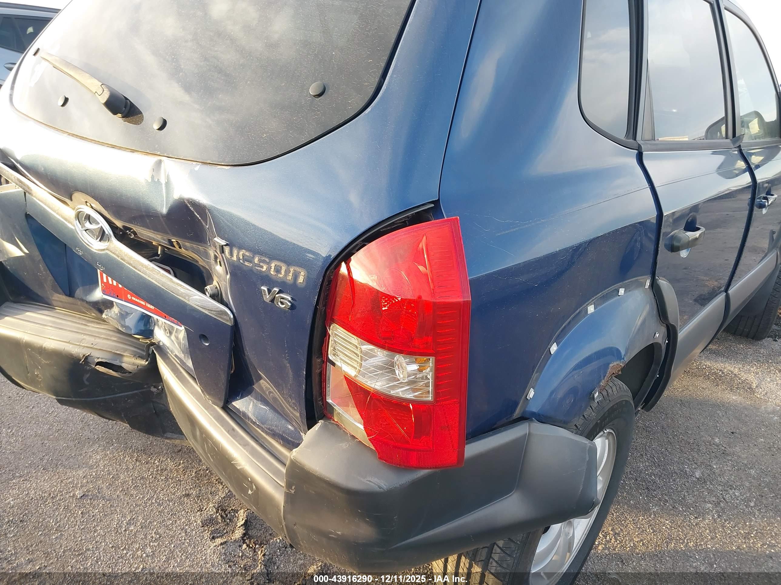 HYUNDAI TUCSON image 6