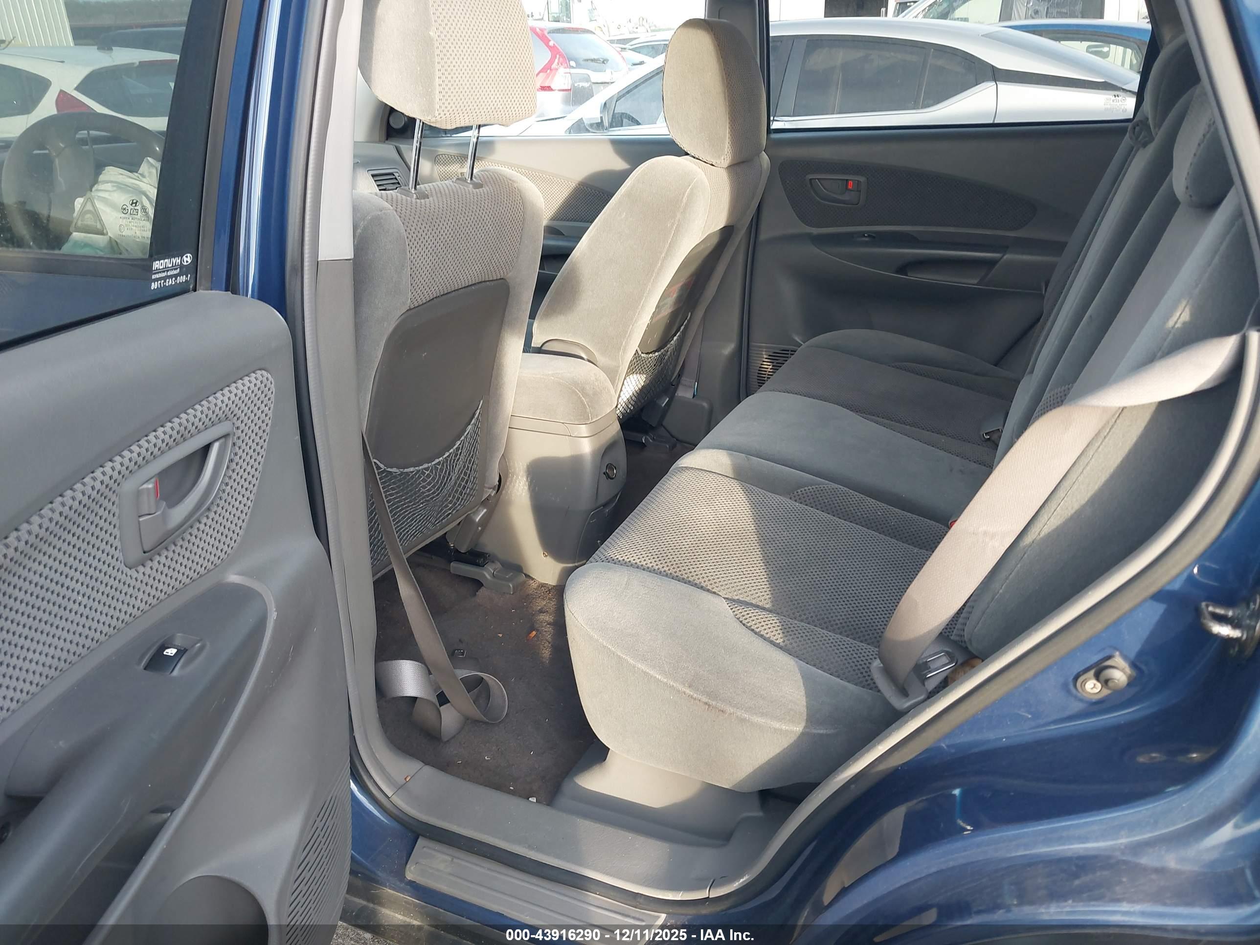 HYUNDAI TUCSON image 8