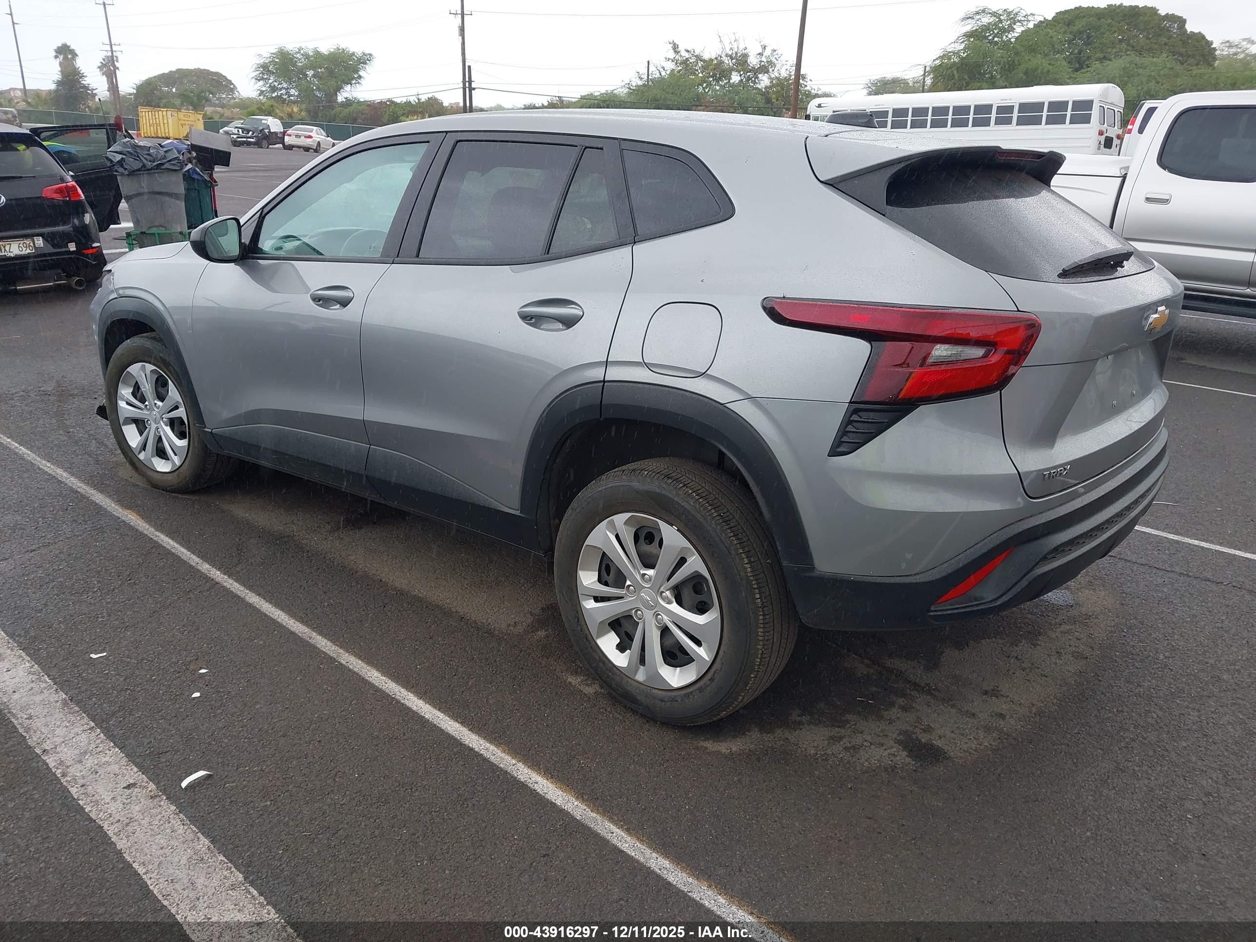 CHEVROLET TRAX image 3