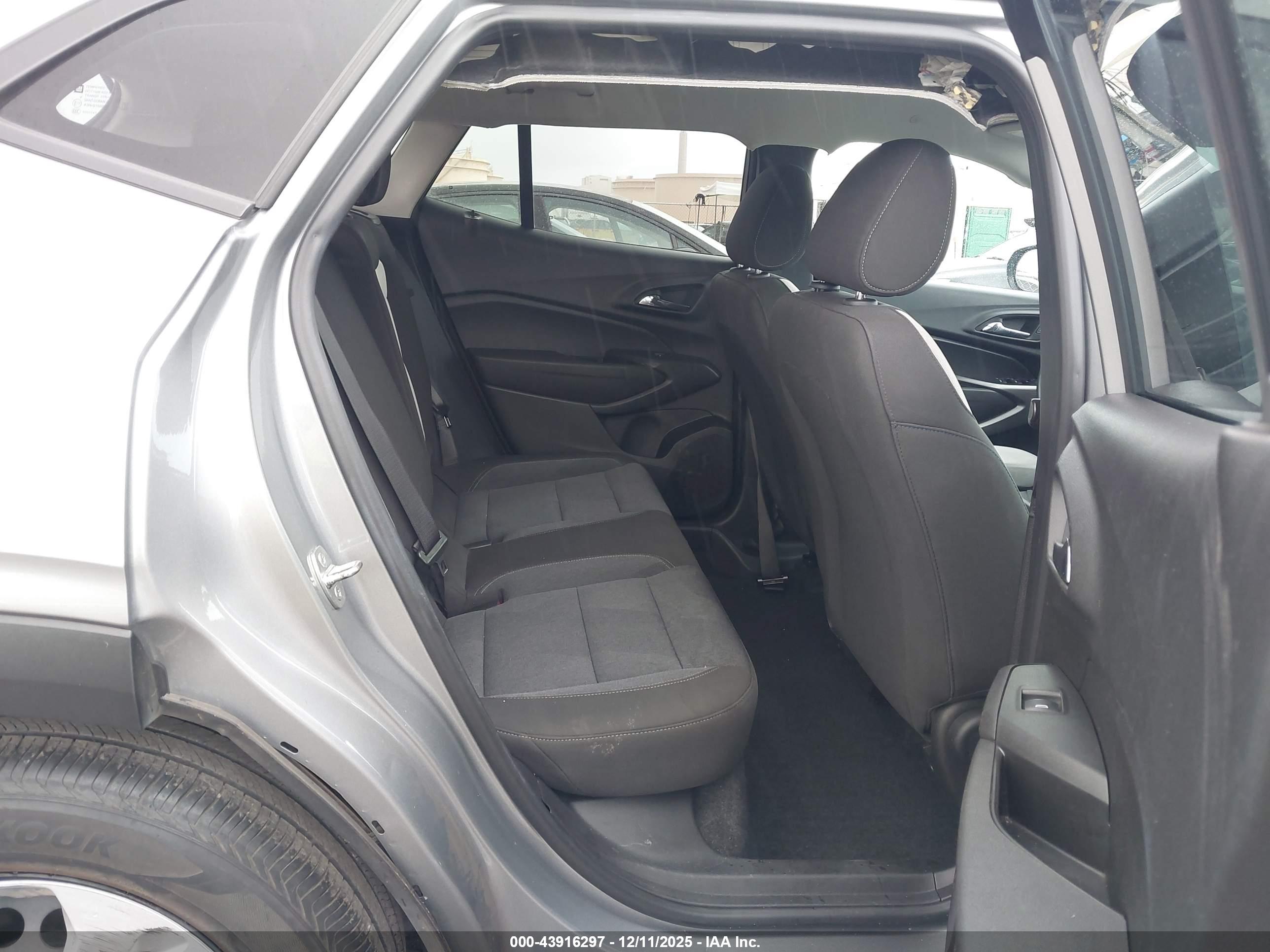 CHEVROLET TRAX image 8