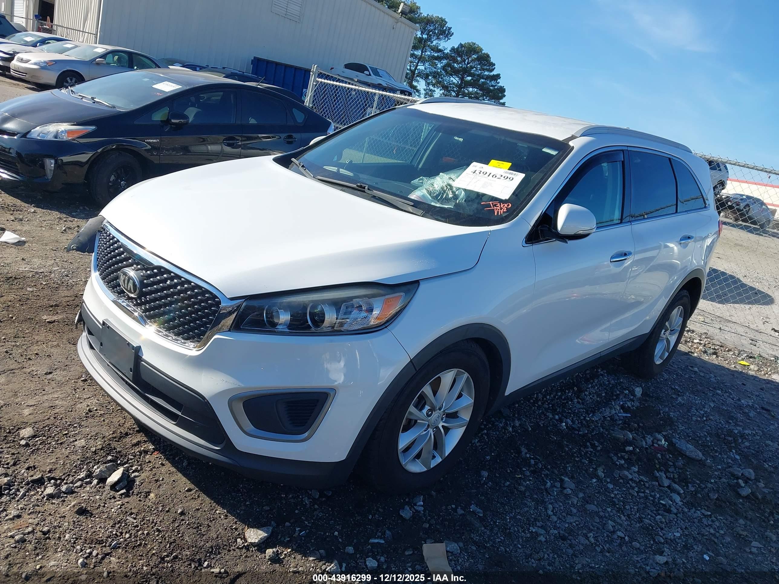 KIA SORENTO image 2