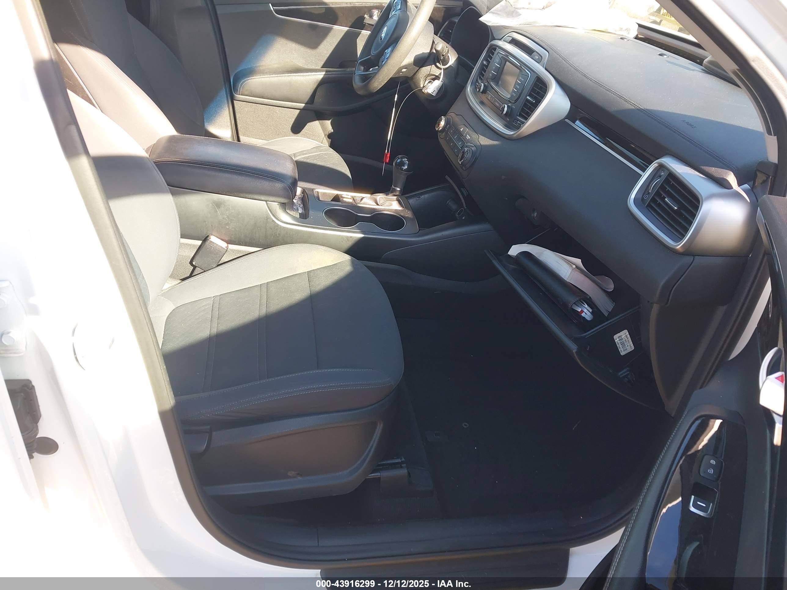 KIA SORENTO image 5