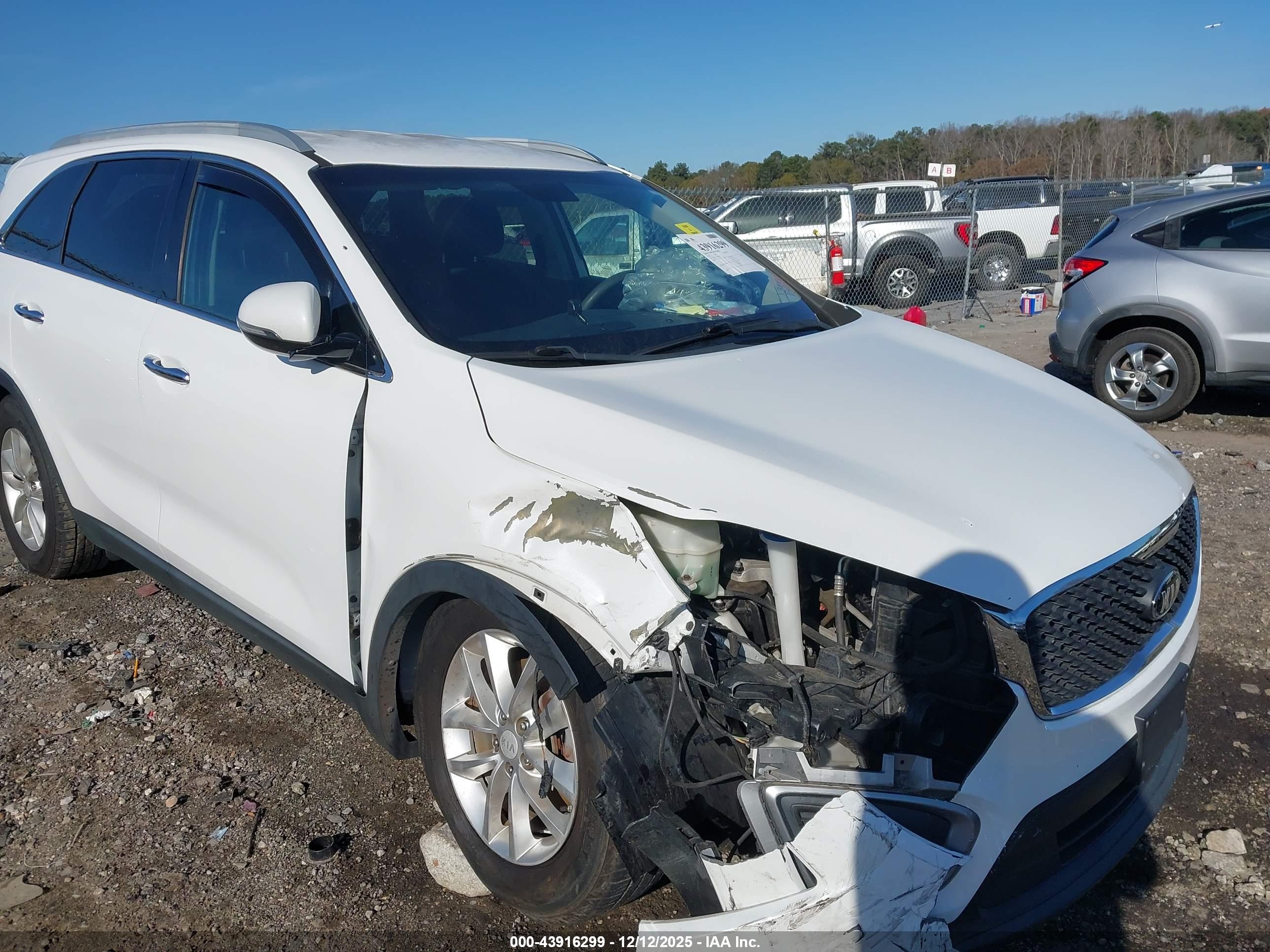 KIA SORENTO image 6