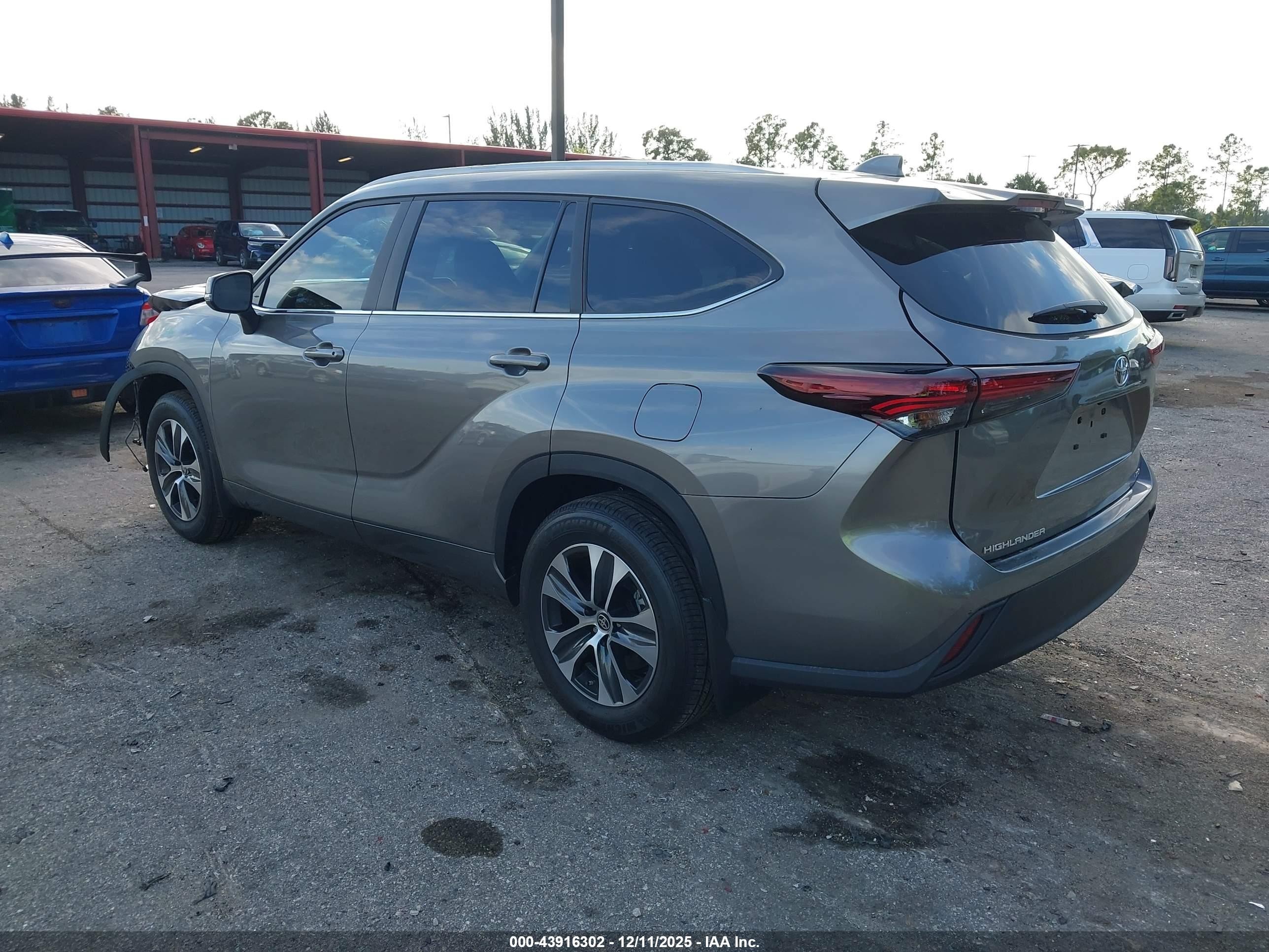 TOYOTA HIGHLANDER image 3