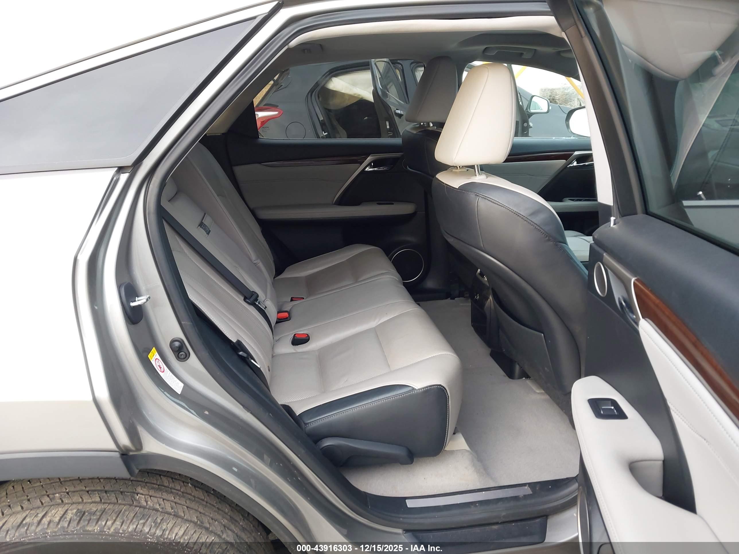 LEXUS RX image 8