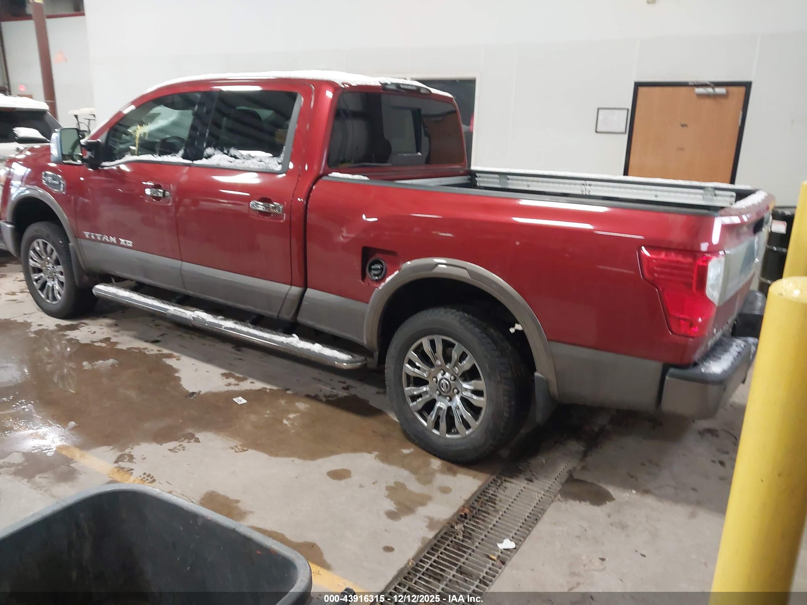 NISSAN TITAN image 3