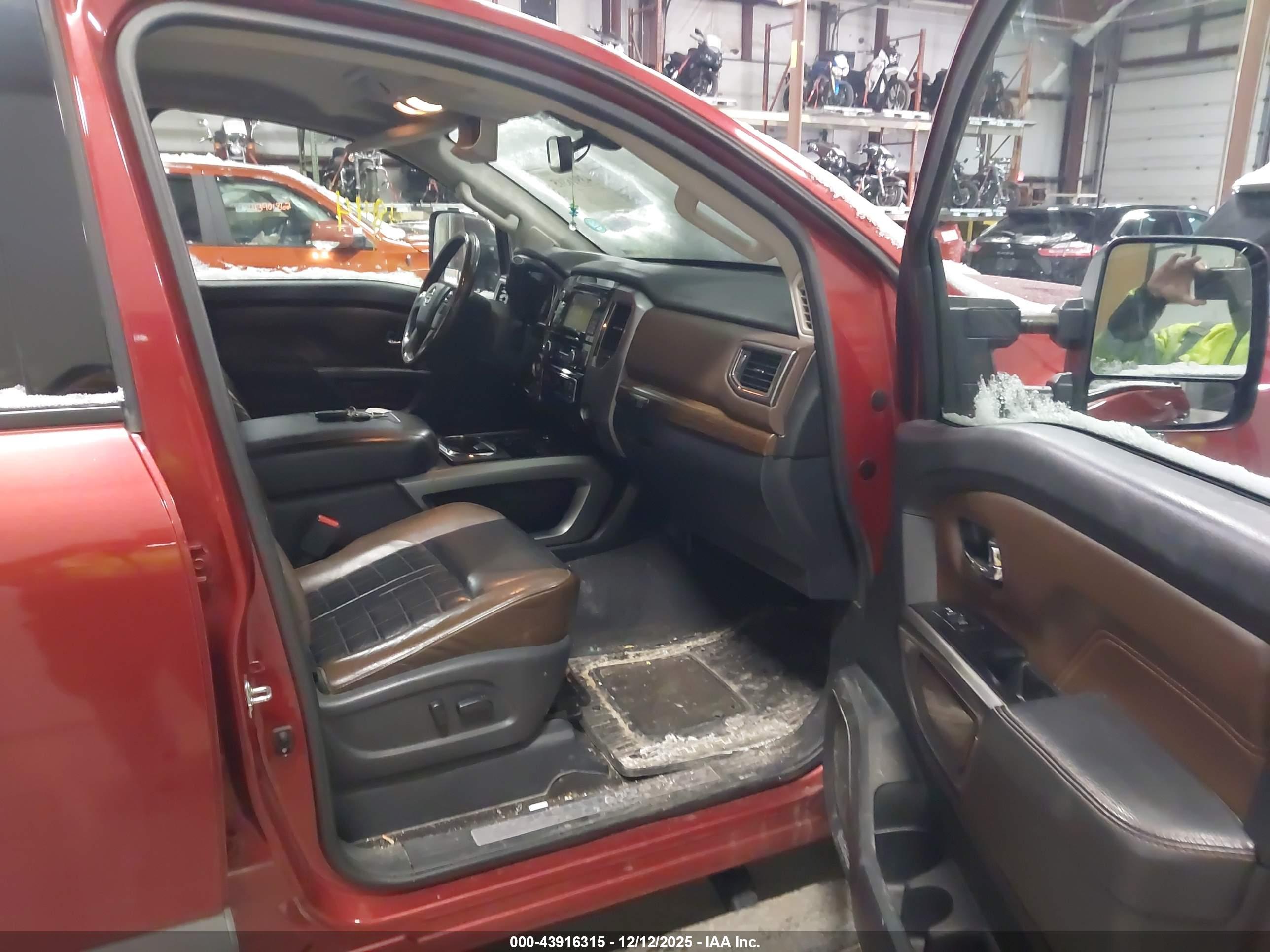 NISSAN TITAN image 5