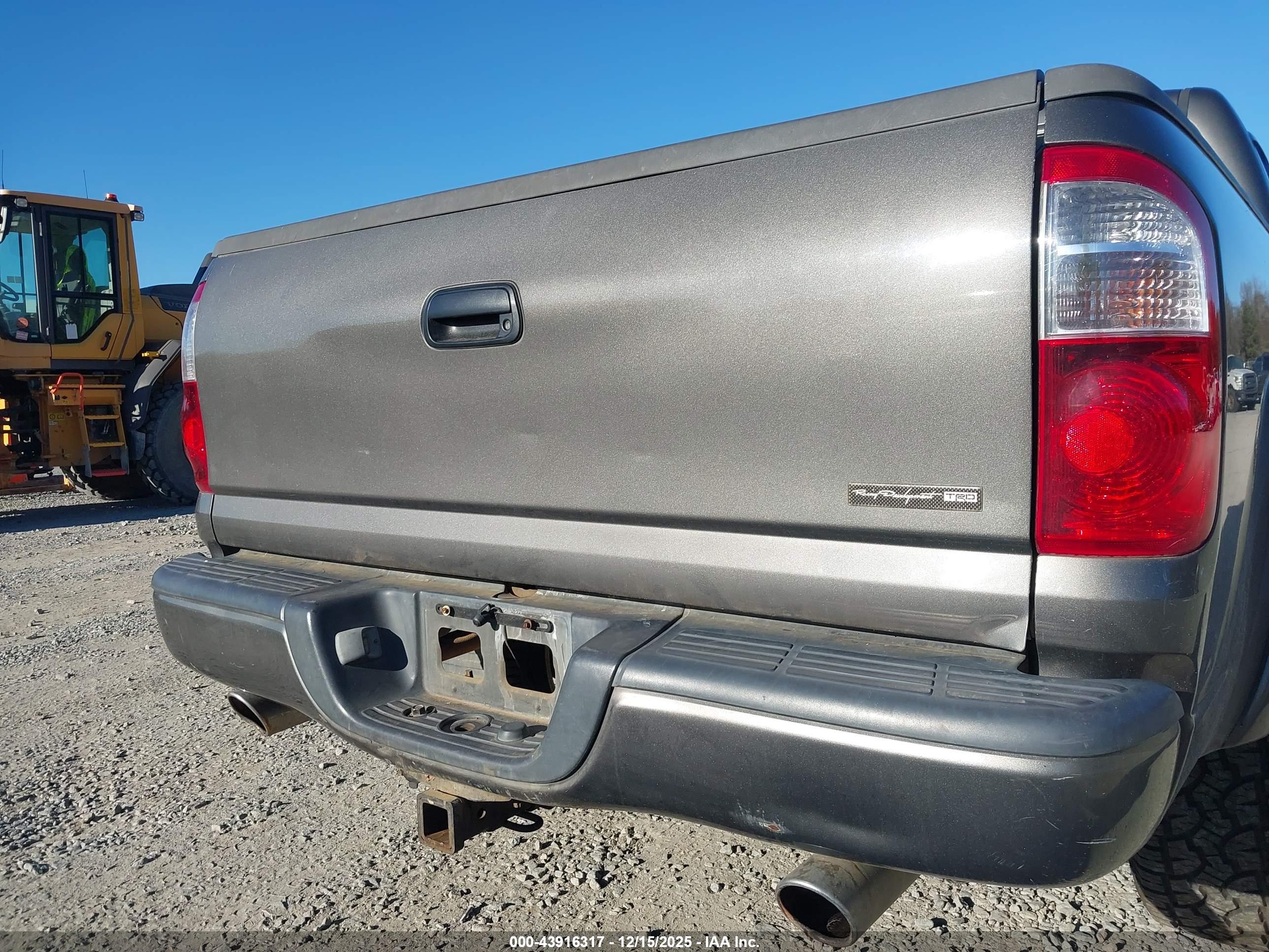 TOYOTA TUNDRA image 6