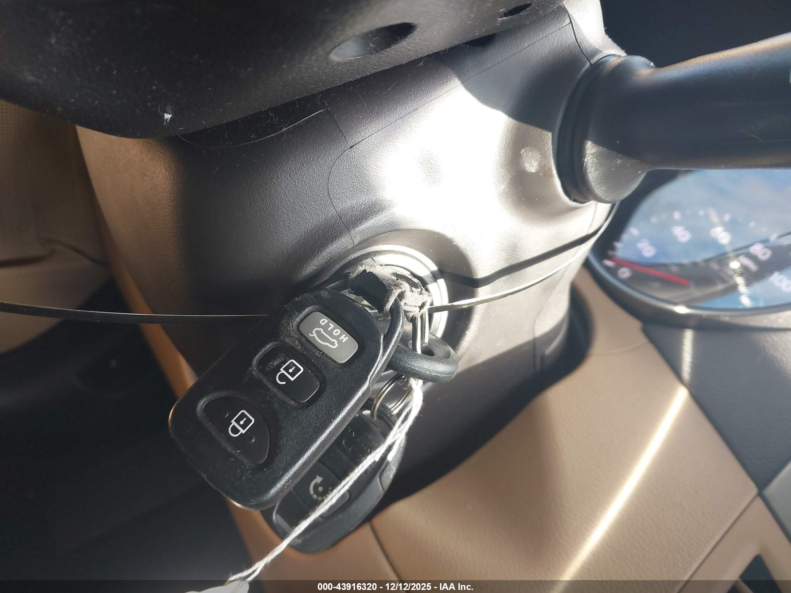 HYUNDAI ELANTRA image 11