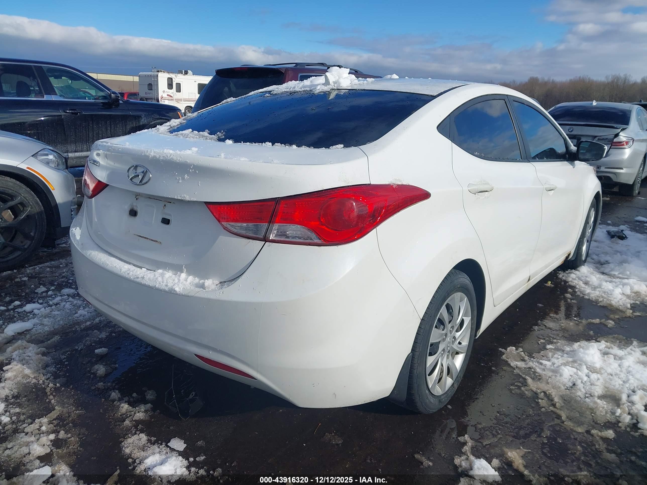 HYUNDAI ELANTRA image 4