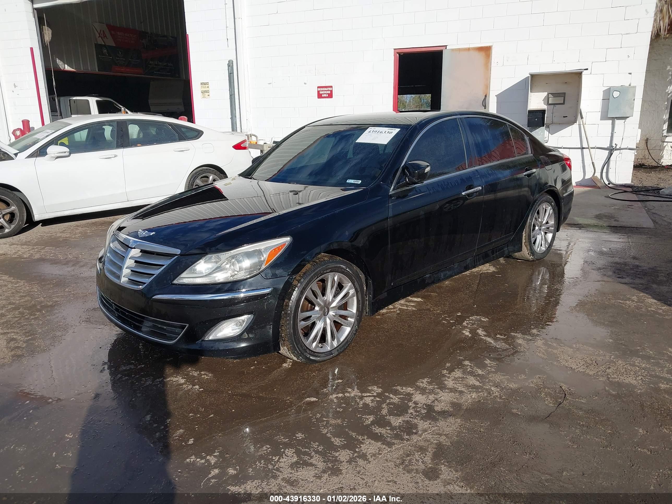 HYUNDAI GENESIS image 2