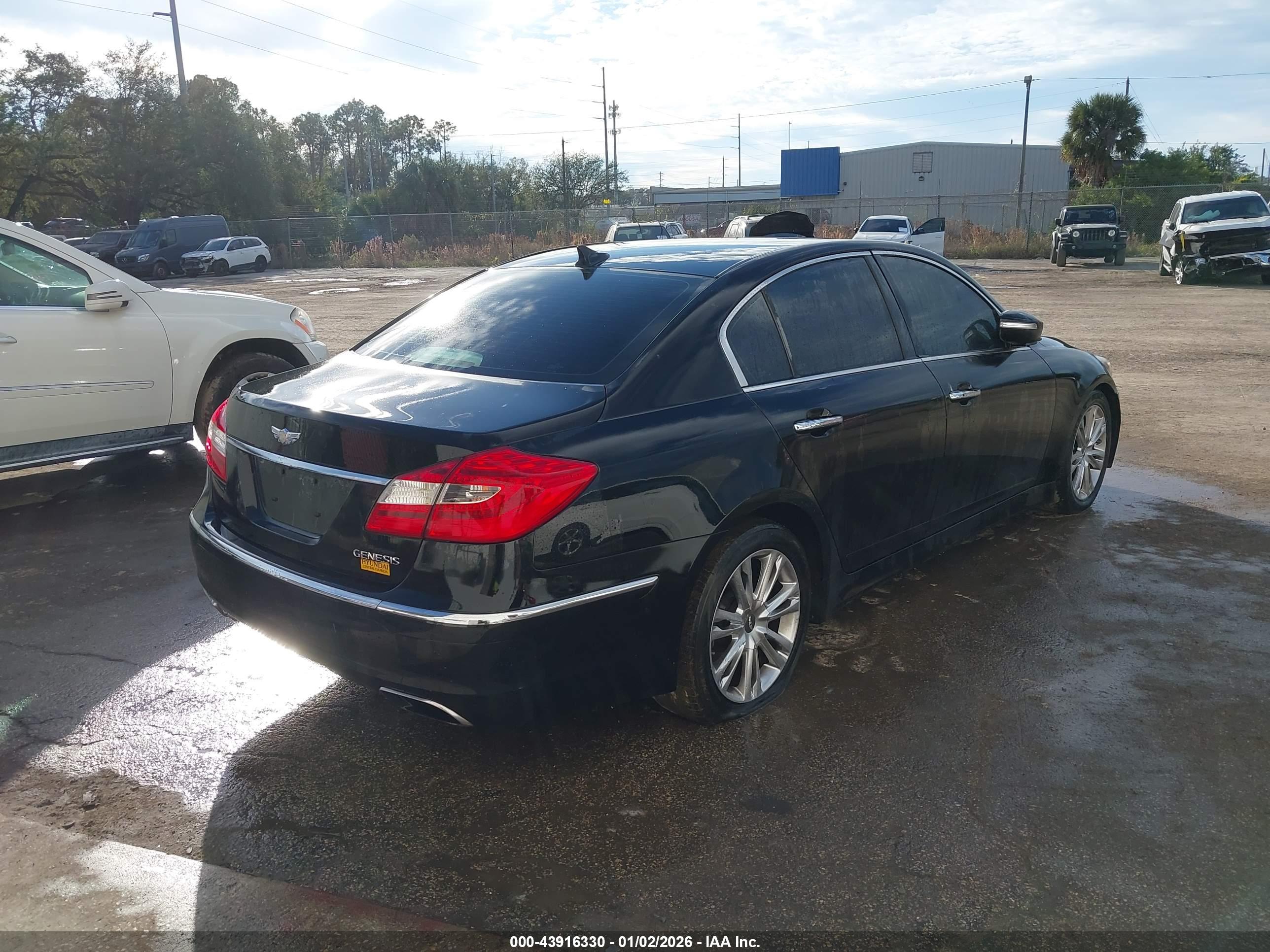 HYUNDAI GENESIS image 4
