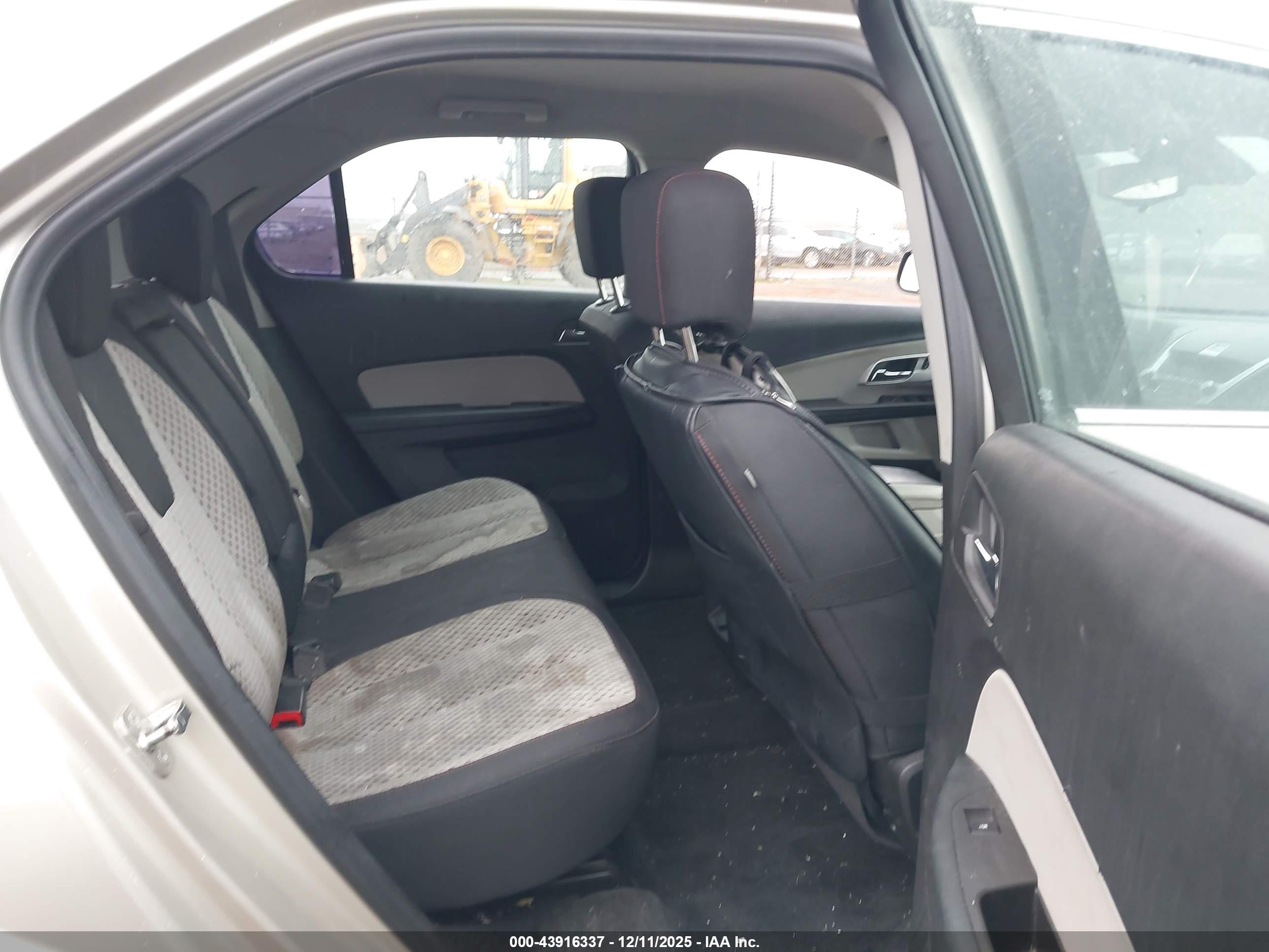CHEVROLET EQUINOX image 8
