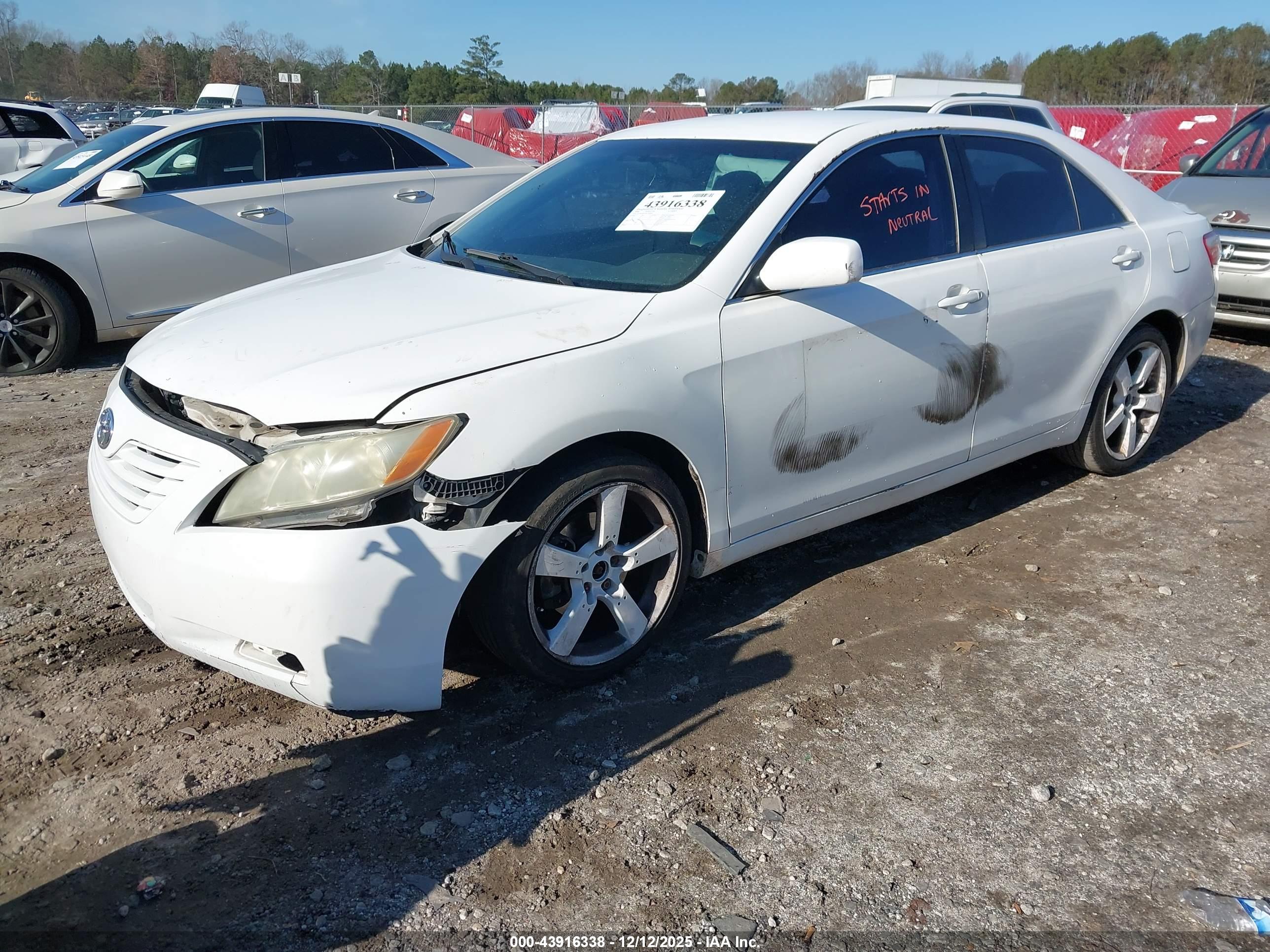 TOYOTA CAMRY image 2