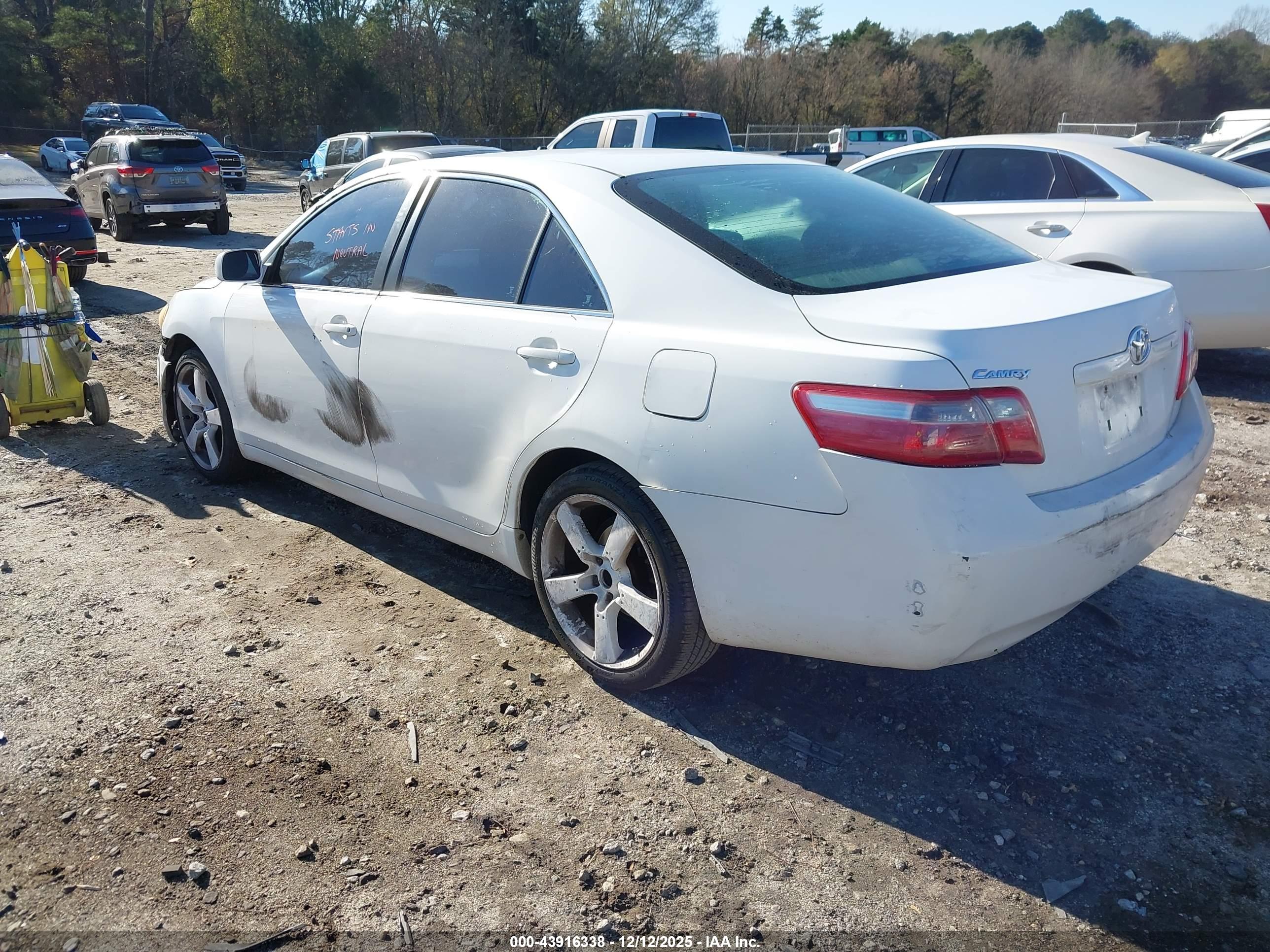TOYOTA CAMRY image 3