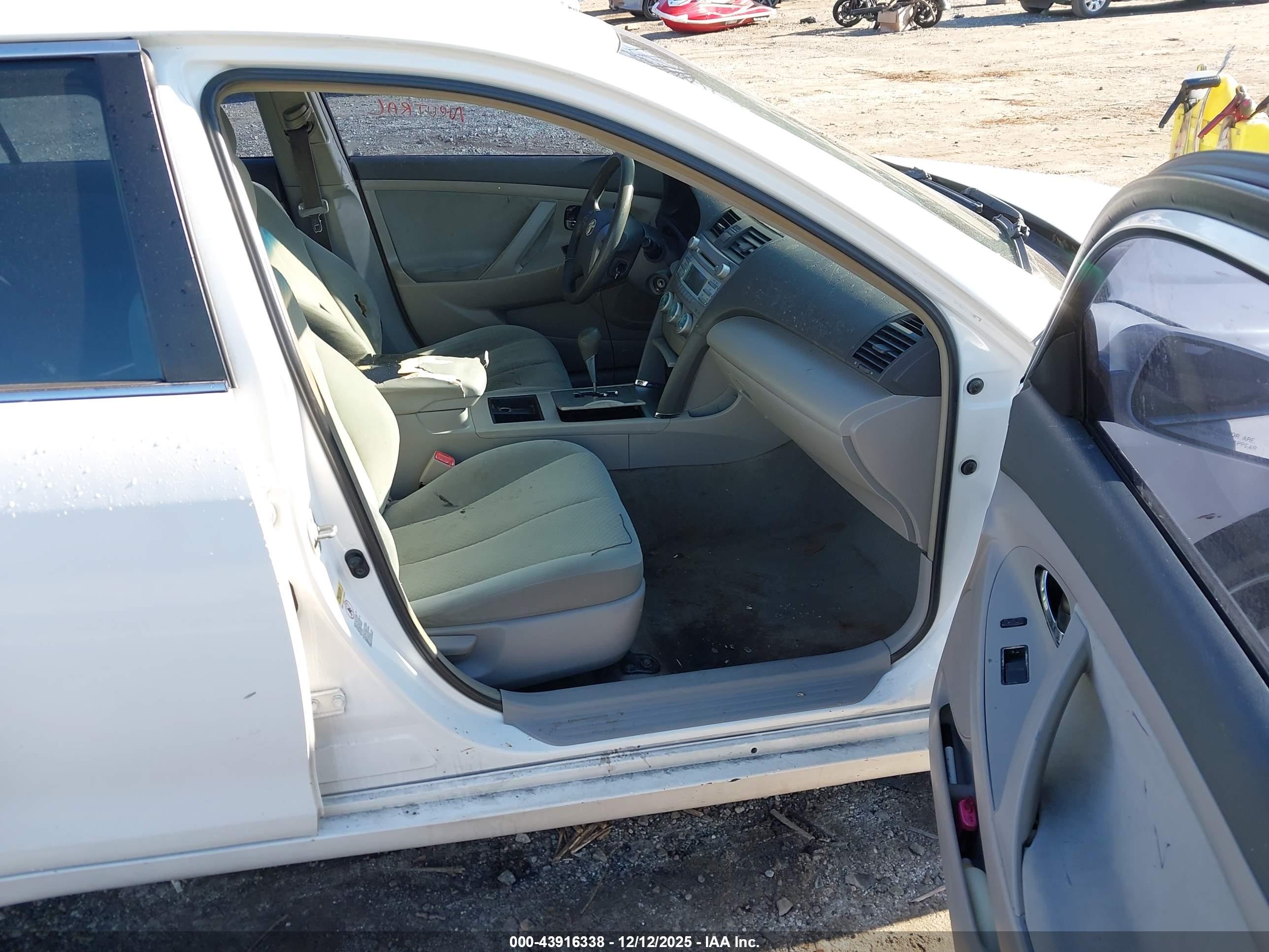 TOYOTA CAMRY image 5