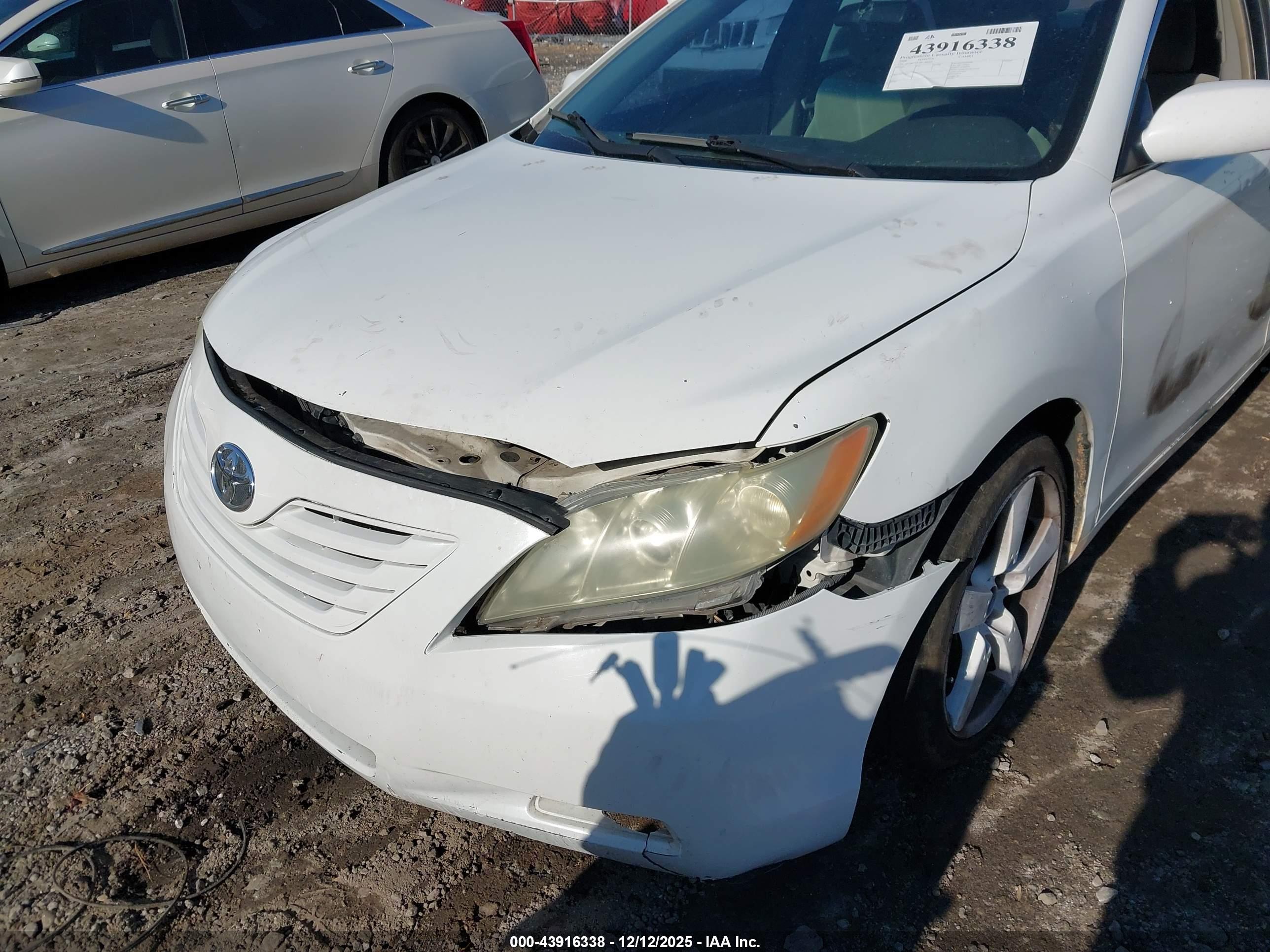 TOYOTA CAMRY image 6
