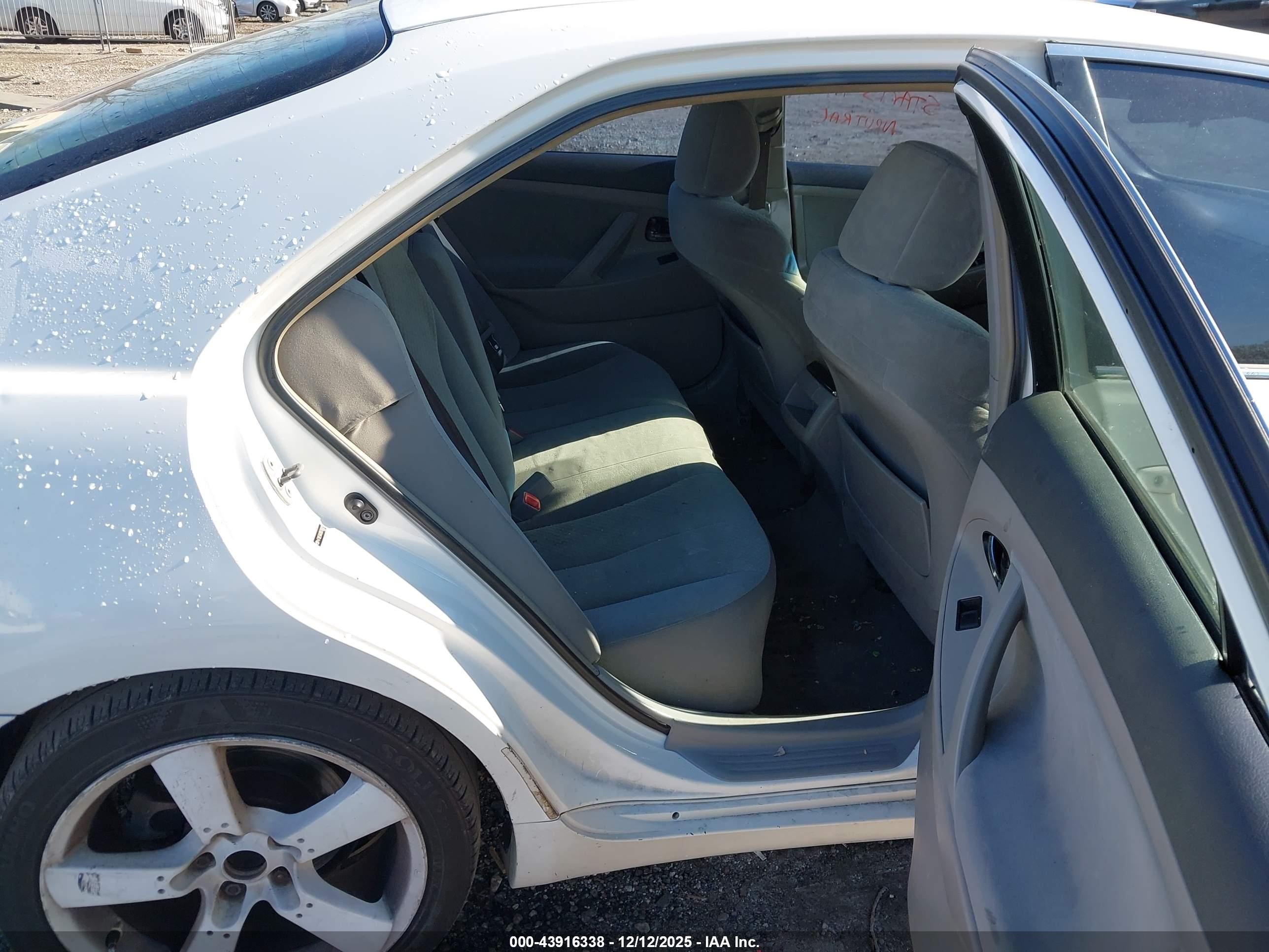 TOYOTA CAMRY image 8