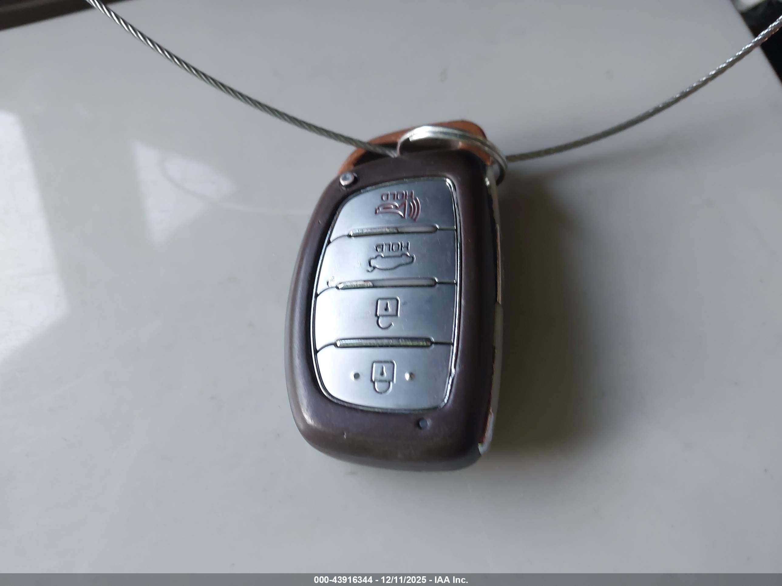 HYUNDAI ELANTRA image 11