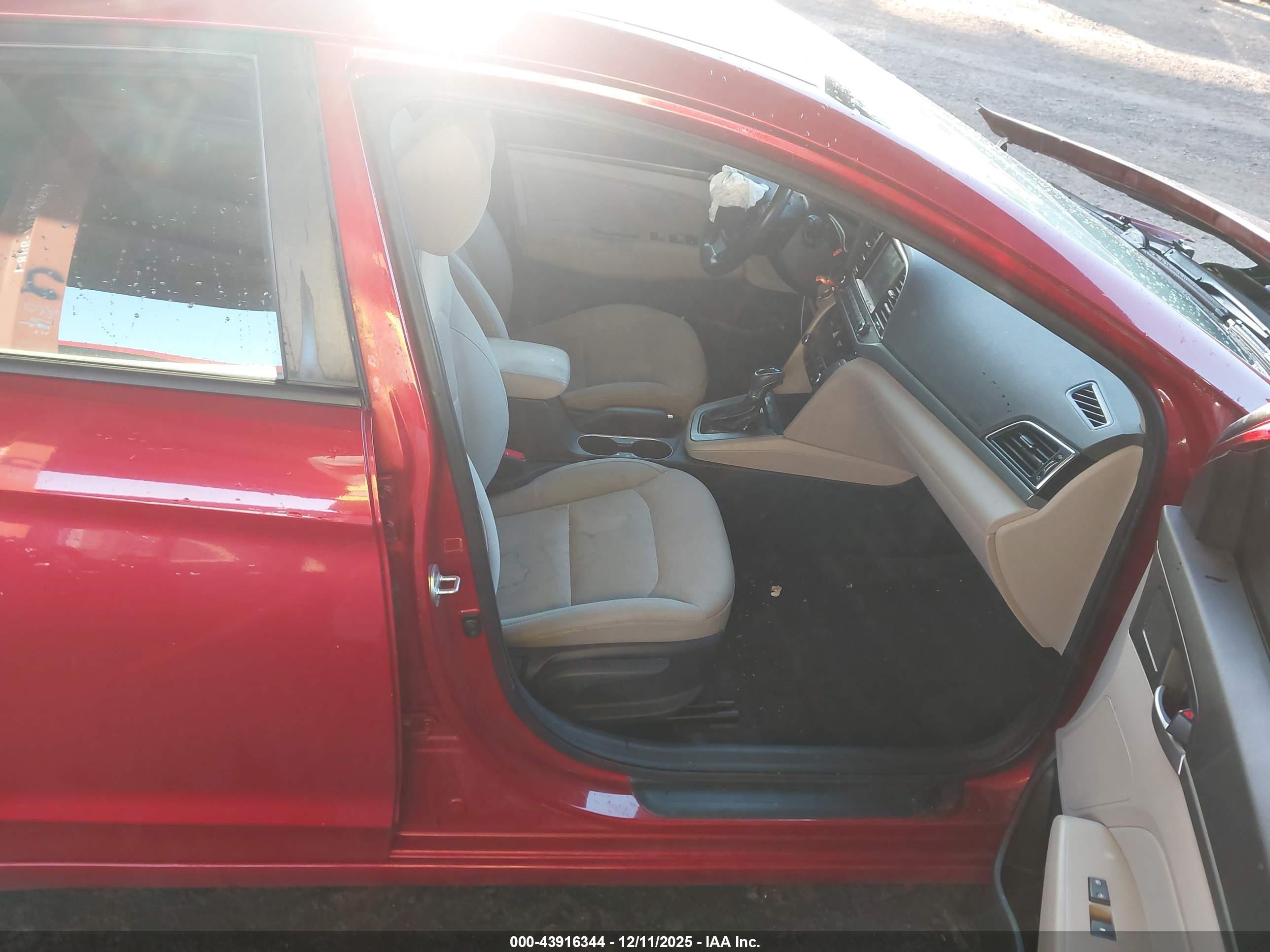 HYUNDAI ELANTRA image 5