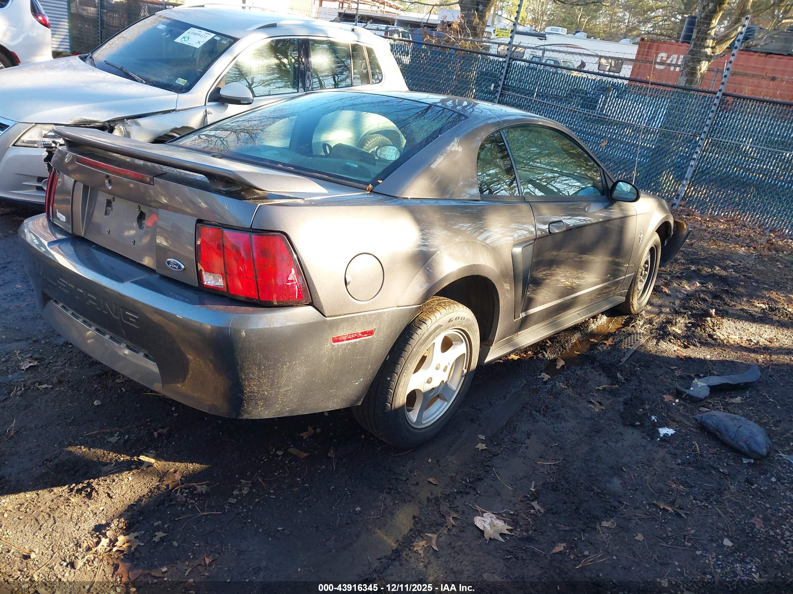 FORD MUSTANG image 4