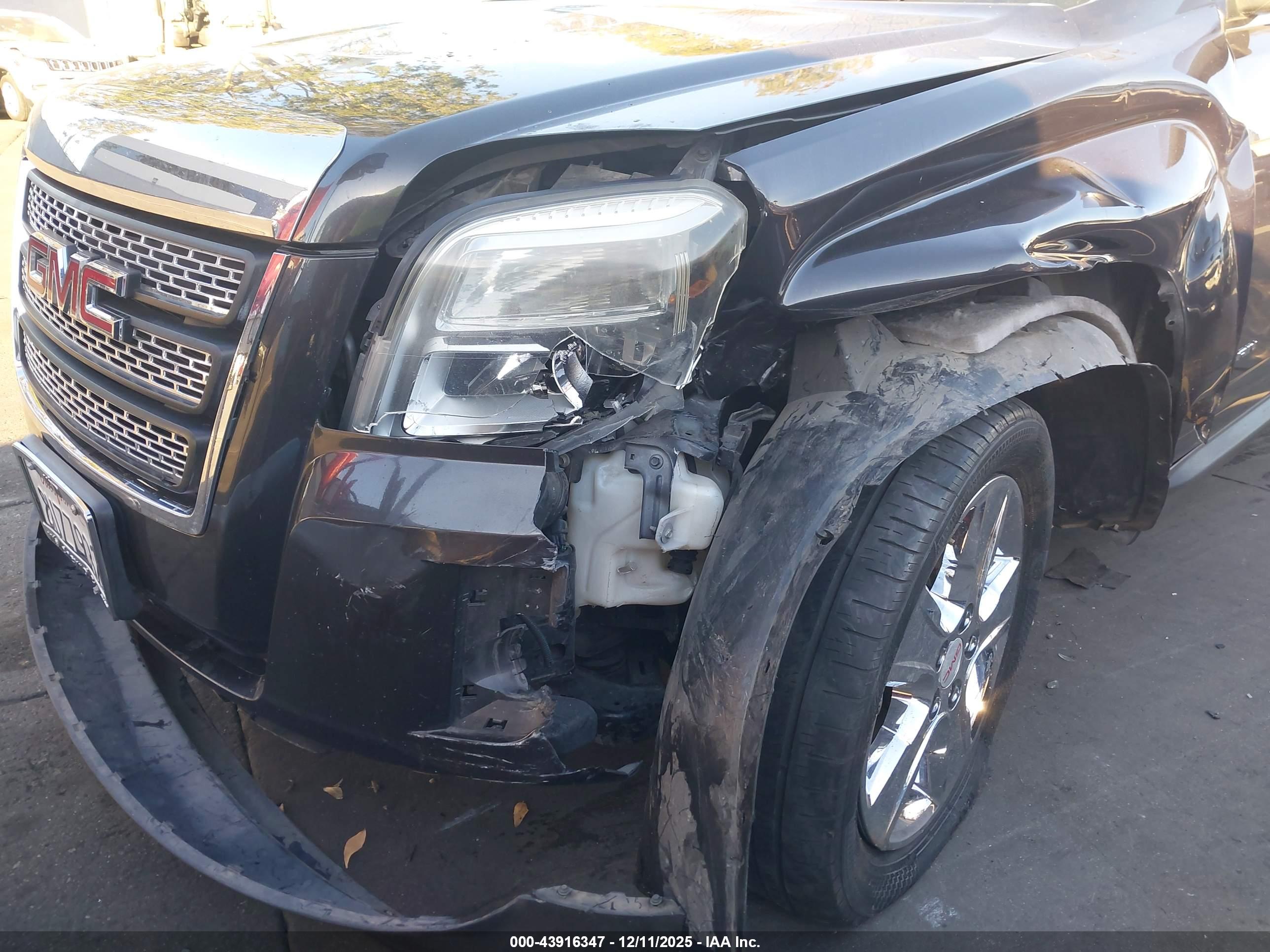 GMC TERRAIN image 6