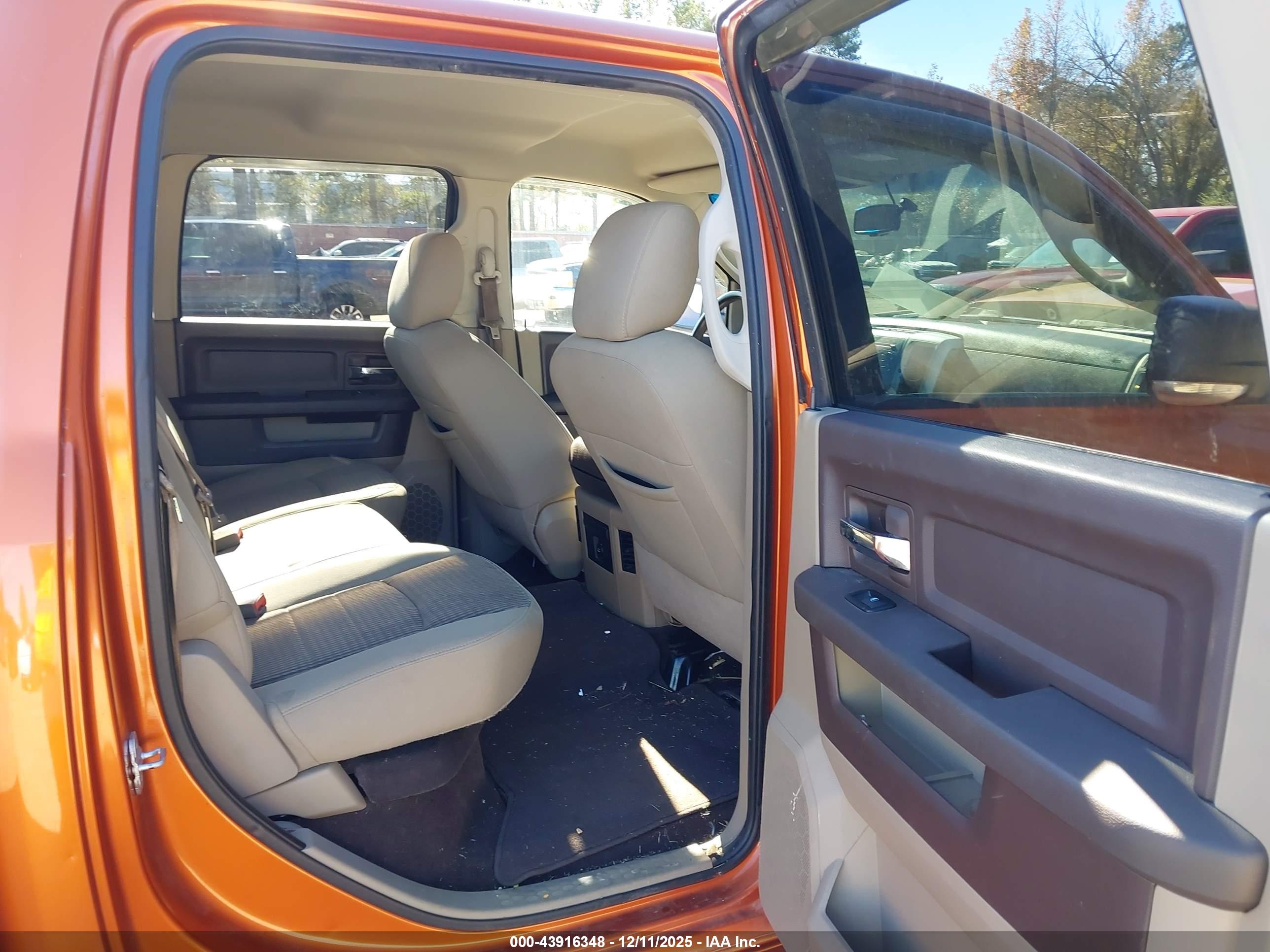 DODGE RAM image 8