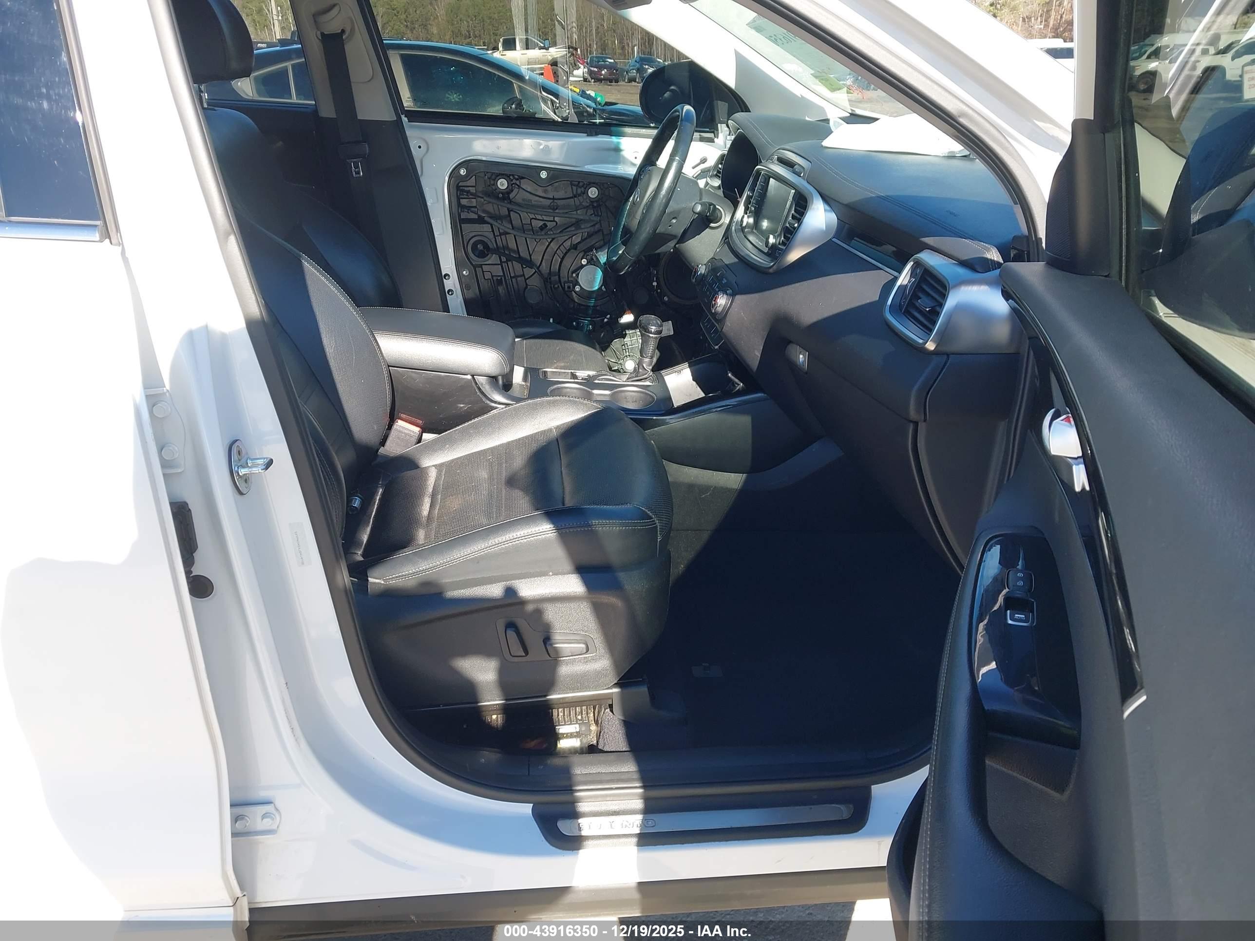 KIA SORENTO image 5
