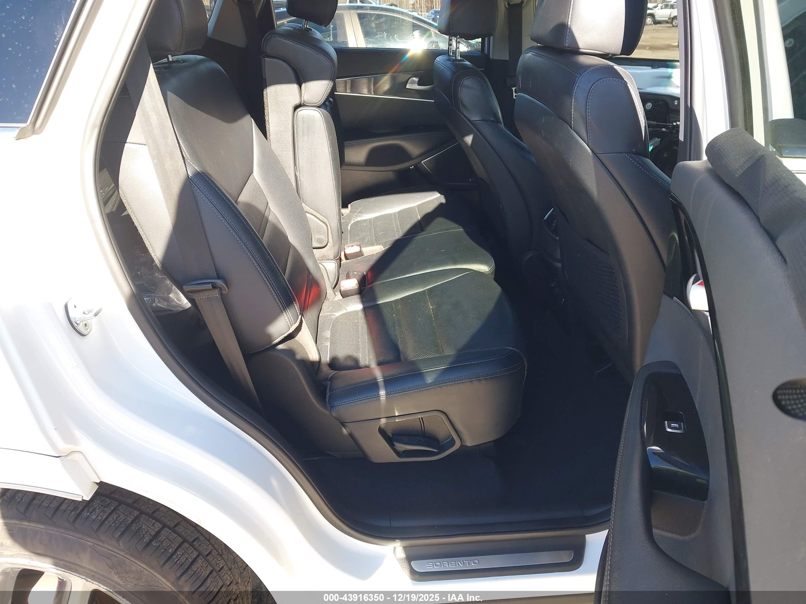 KIA SORENTO image 8