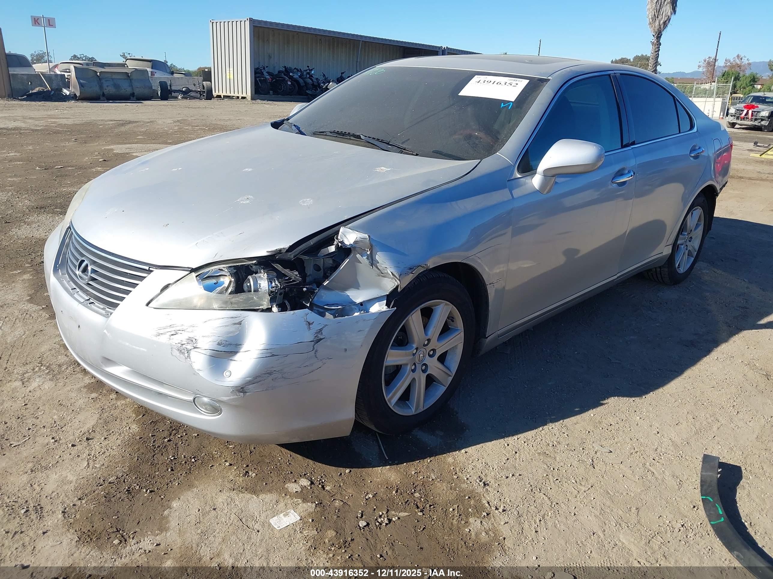 LEXUS ES image 2