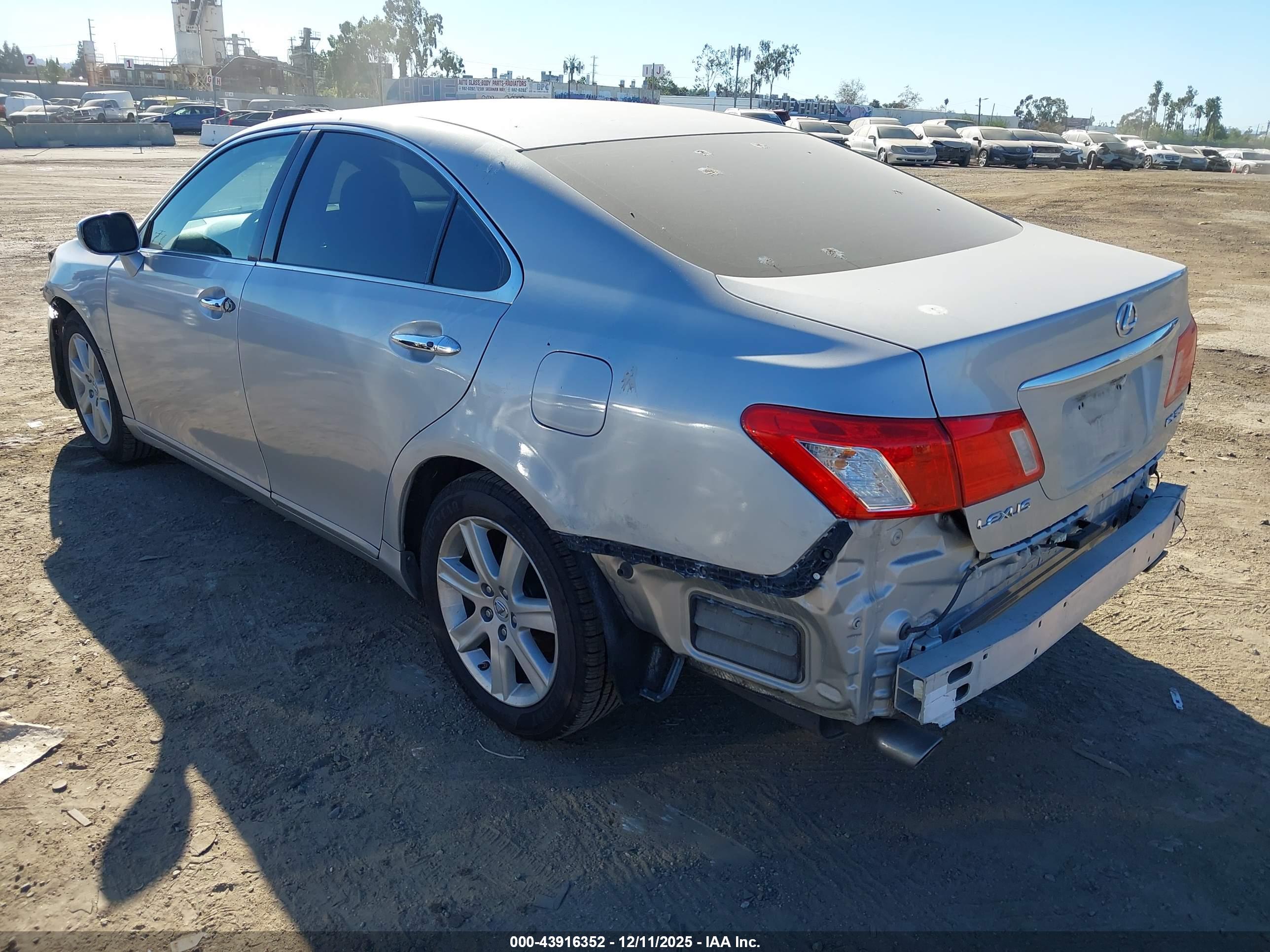 LEXUS ES image 3