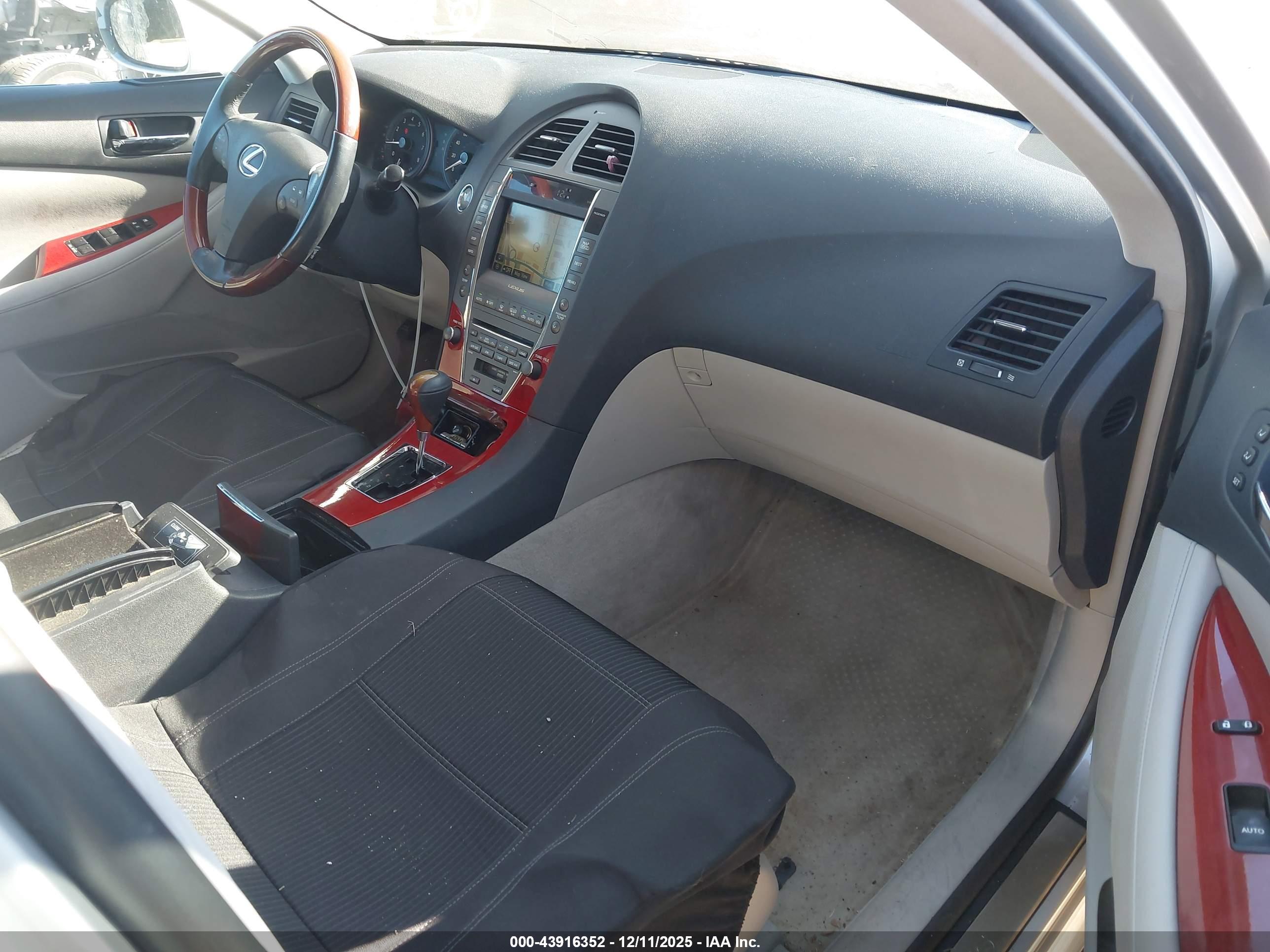 LEXUS ES image 5