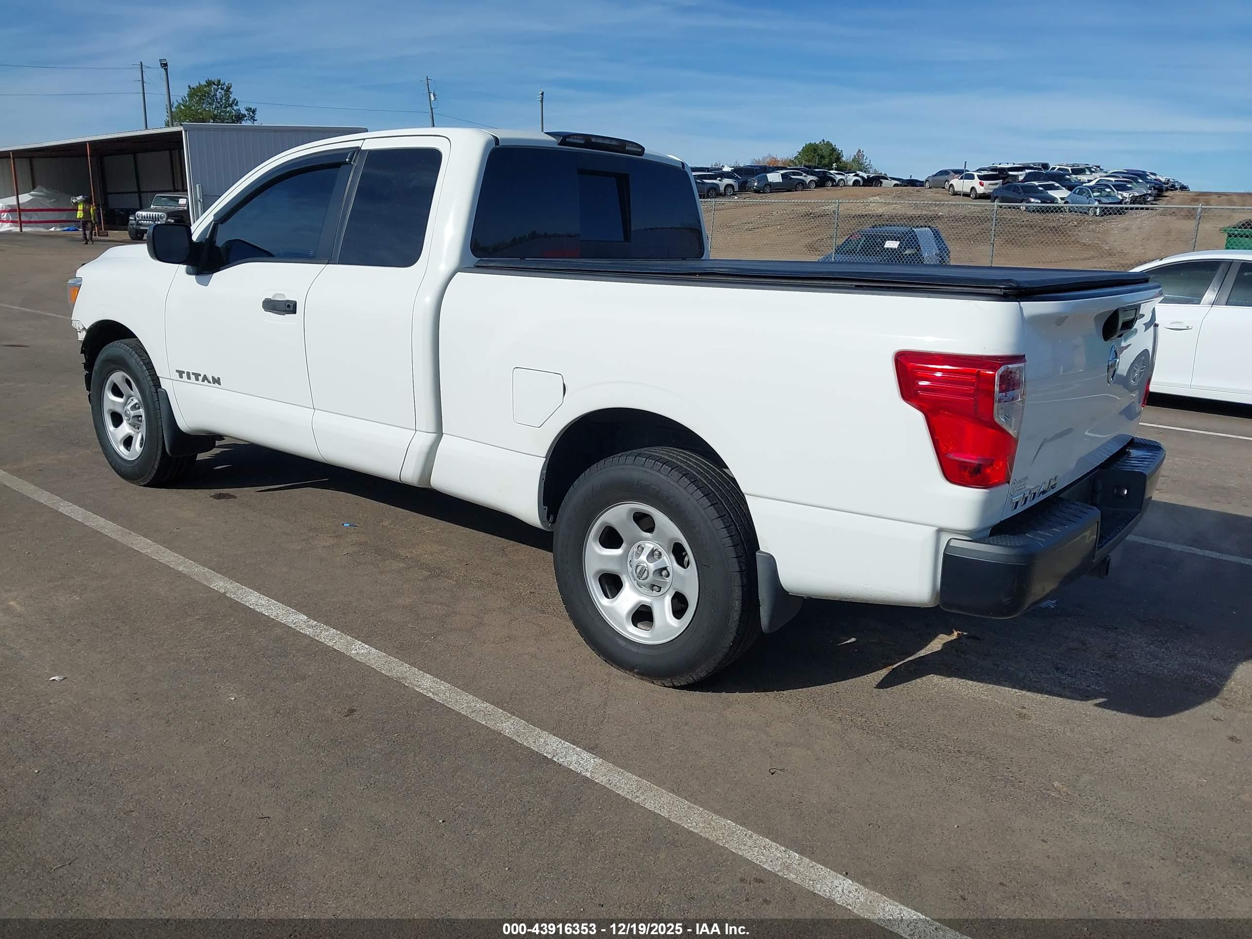 NISSAN TITAN image 3